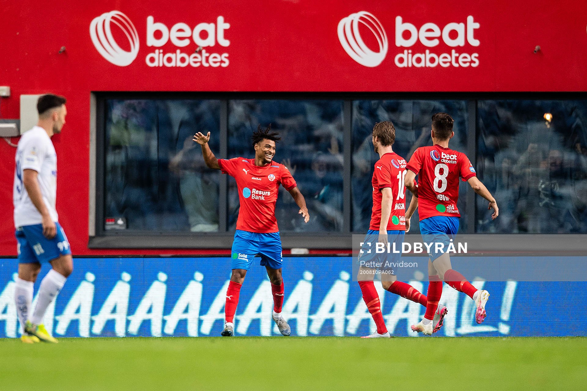 Helsingborgs Joseph Ceesay, Rasmus Jönsson och Armin Gigovic jublar efter 3-2 under fotbollsmatchen i Allsvenskan mellan Helsingborg och IFK Norrköping den 10 augusti 2020 i Helsingborg.