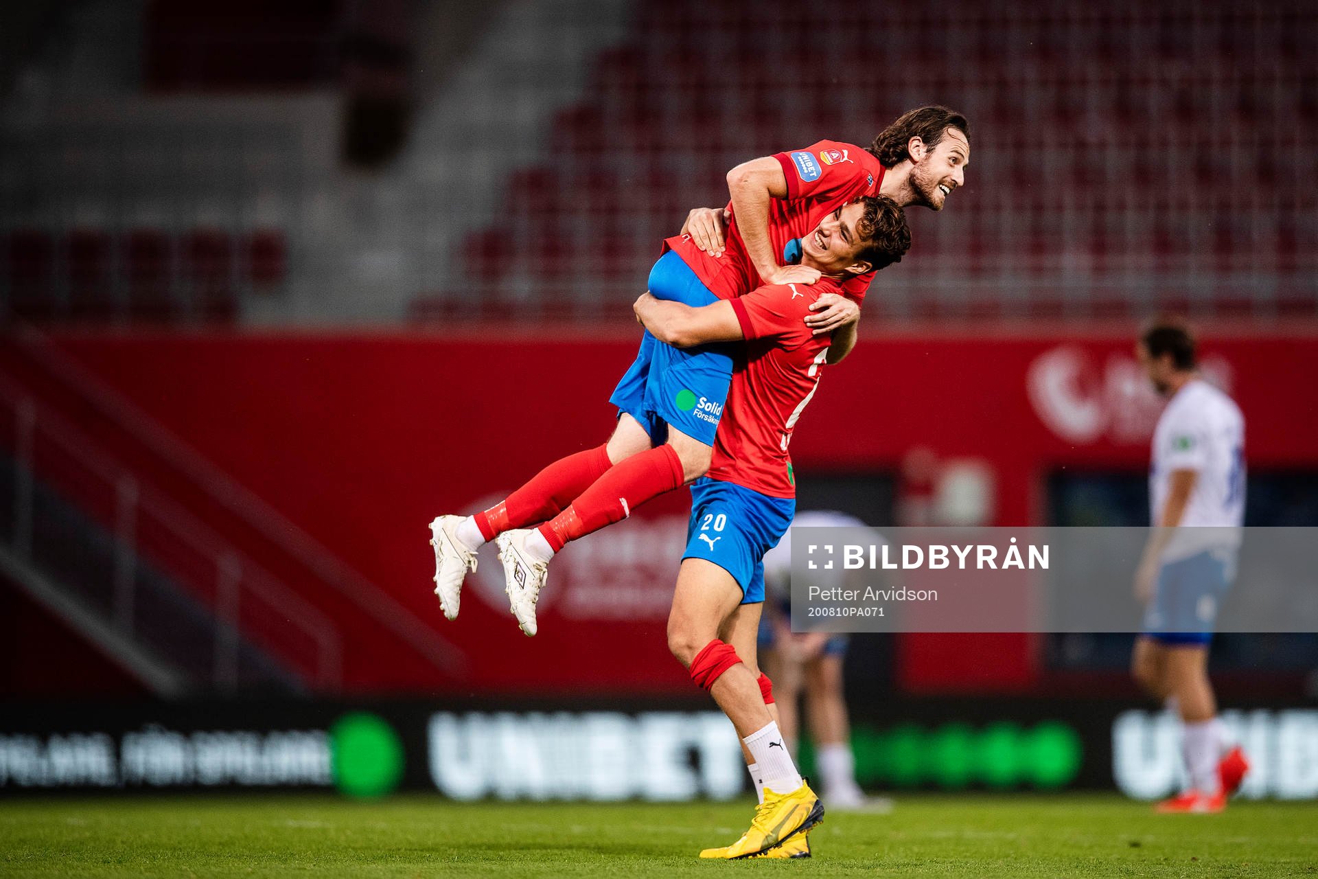 Helsingborgs Assad Al Hamlawi och Mix Diskerud jublar efter fotbollsmatchen i Allsvenskan mellan Helsingborg och IFK Norrköping den 10 augusti 2020 i Helsingborg.