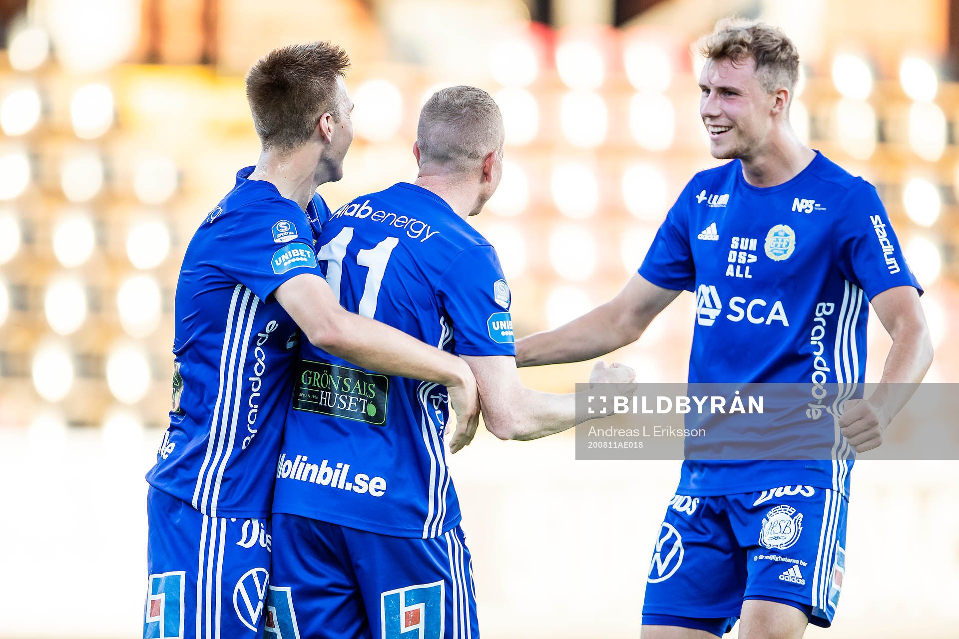 Sundsvalls Tobias Eriksson gör 0-1 och jublar med Anton