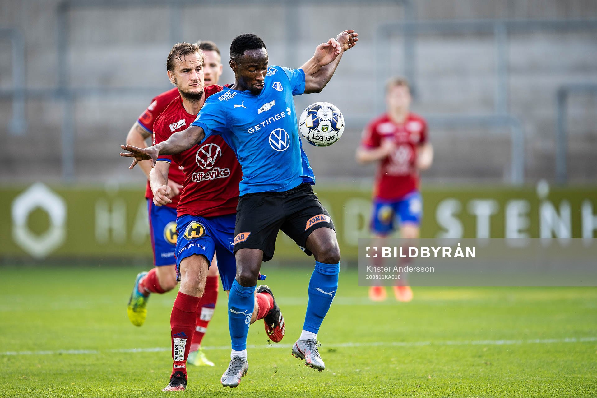 Östers Månz Berg och Halmstads Sadat Karim