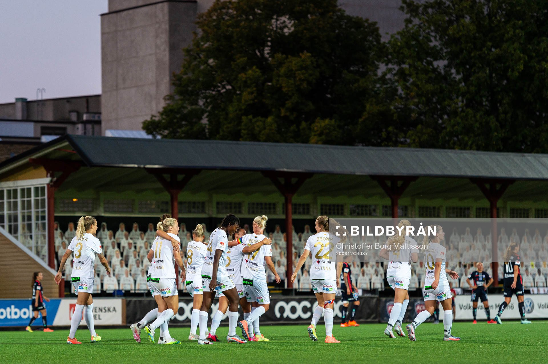 Rosengårds spelare jublar