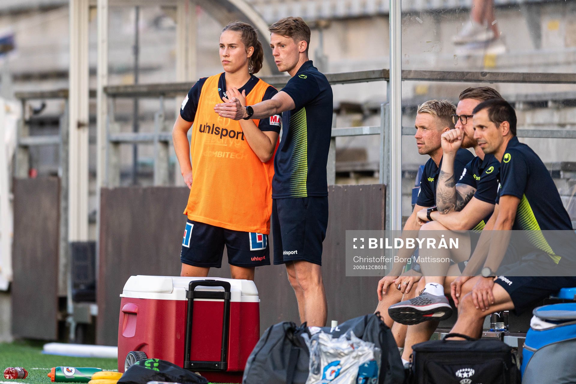 Linköpings tränare William Strömberg instruerar Johanna
