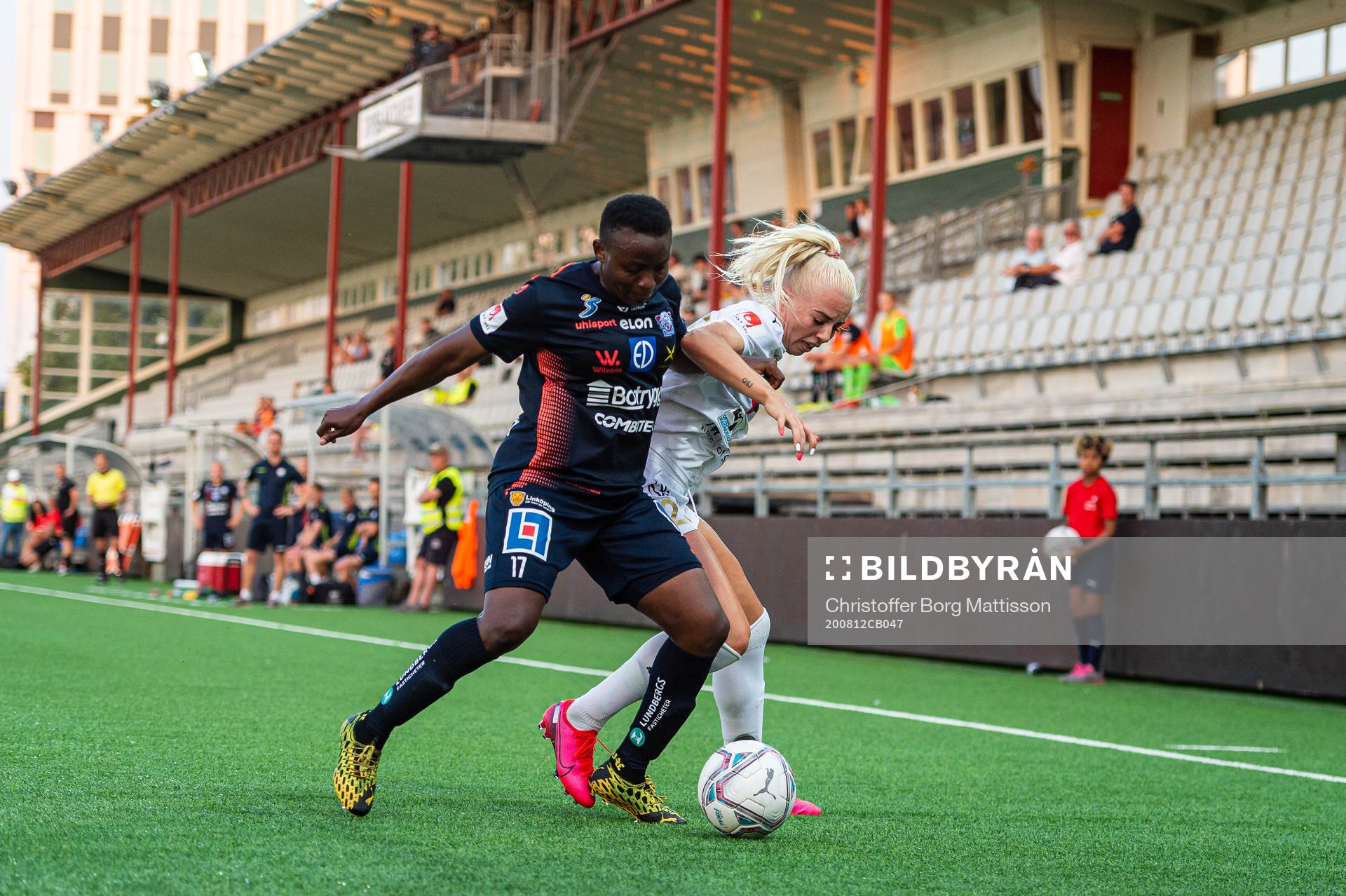 Linköpings Orji Ebere mot Rosengårds Sofie Svava