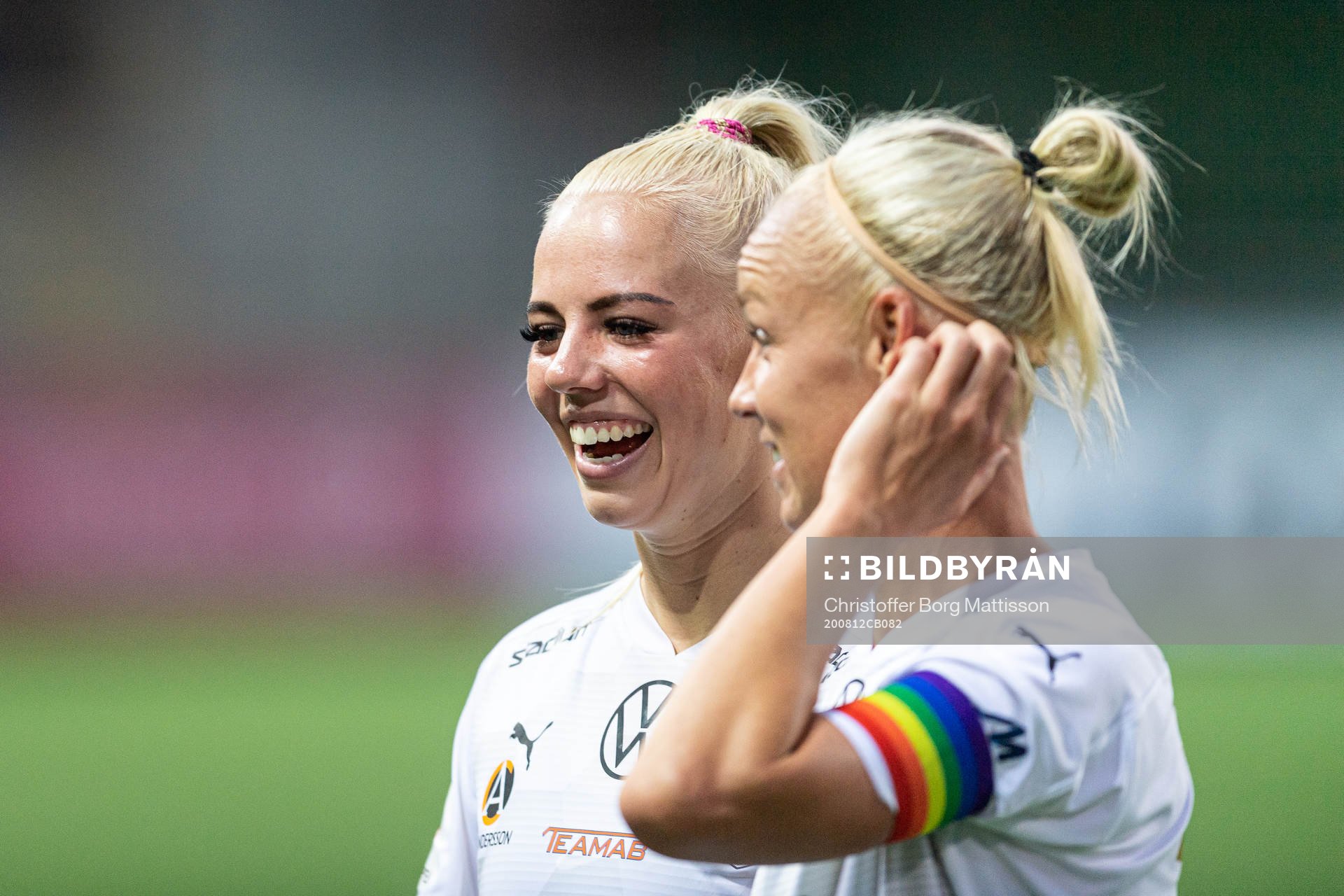 Rosengårds Sofie Svava och Caroline Seger jublar efter fotbollsmatchen i Damallsvenskan mellan FC Rosengård och Linköping den 12 augusti 2020 i Malmö.