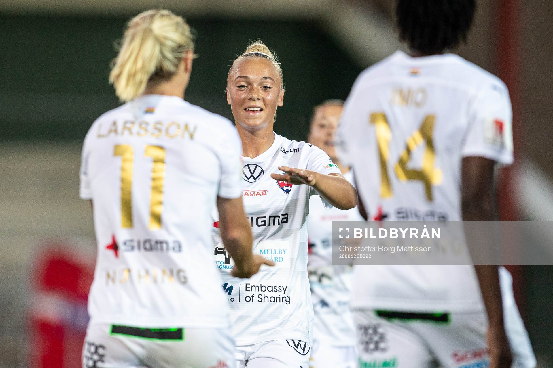 Rosengårds Hanna Bennison jublar med lagkamrater
