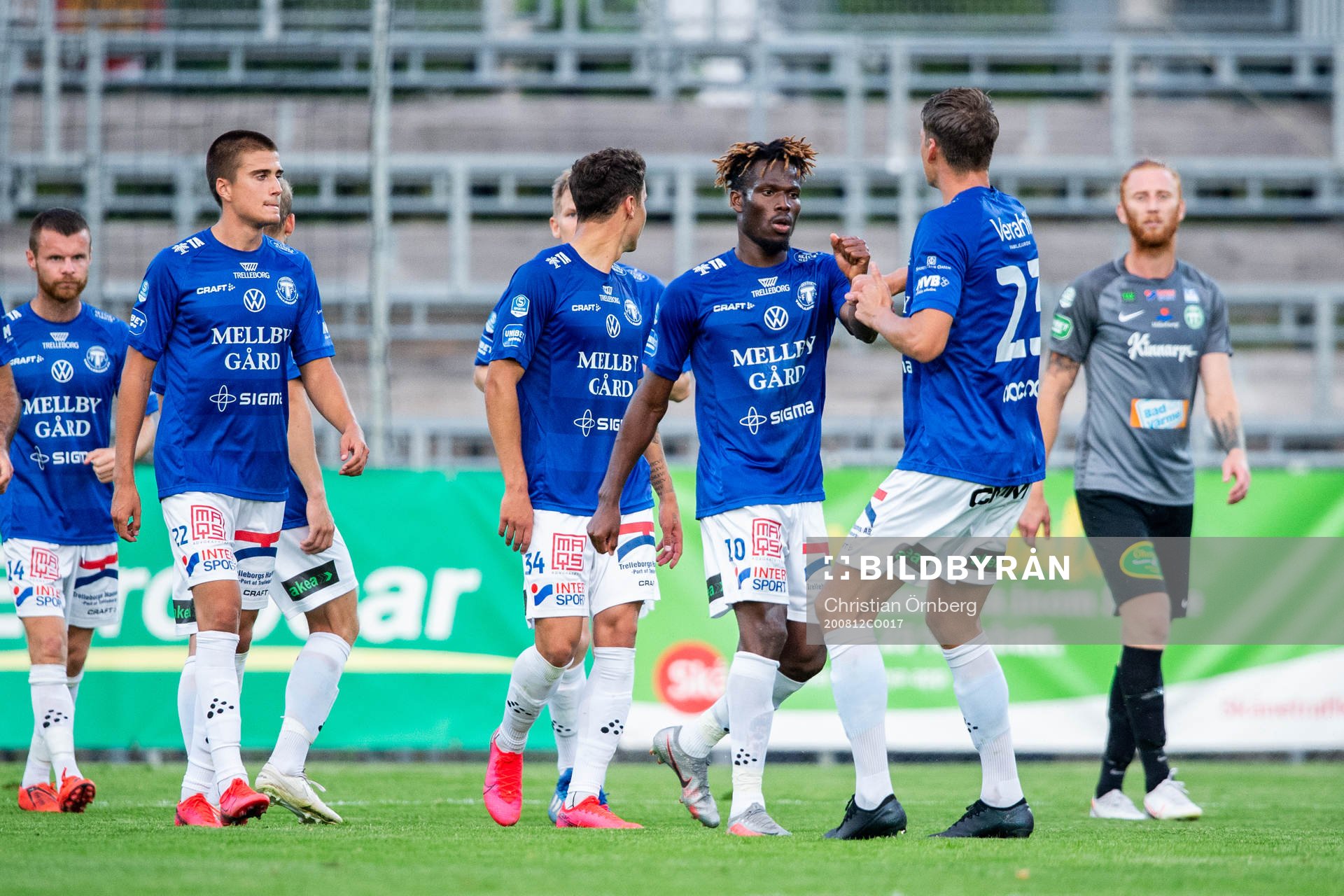 Trelleborgs Fatawu Safiu jublar med lagkamrater