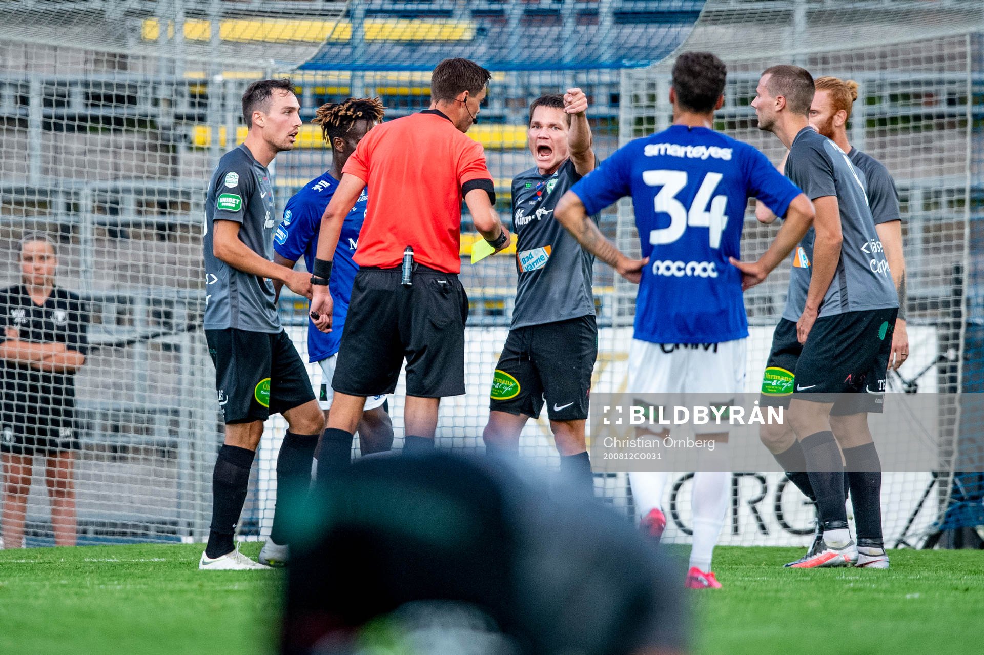 Västerås Filip Almström Tähti är vansinnig på domare