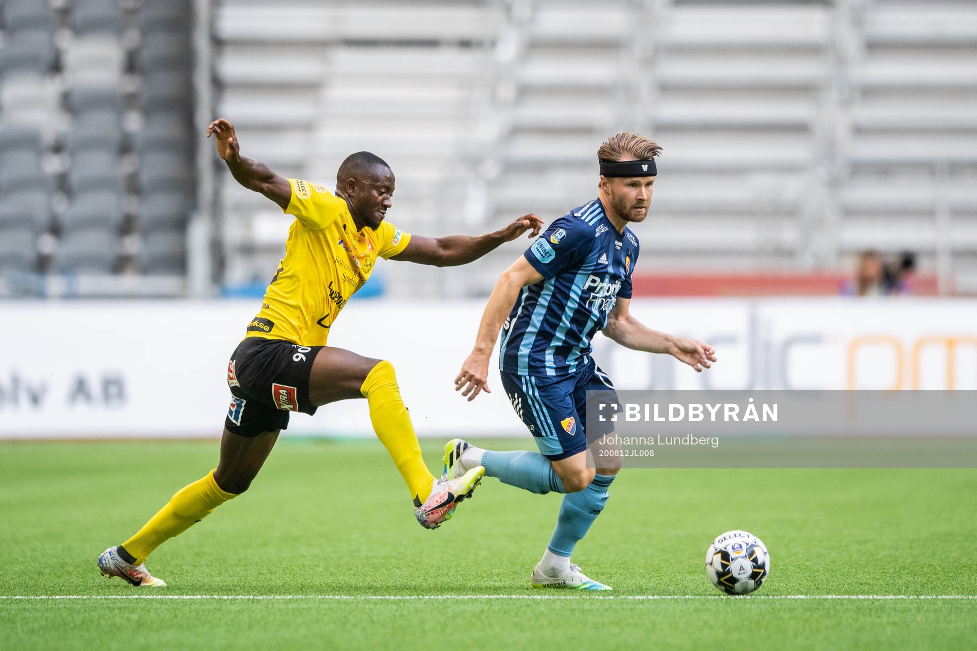Mjällbys Moses Ogbu och Djurgårdens Jacob Une Larsson