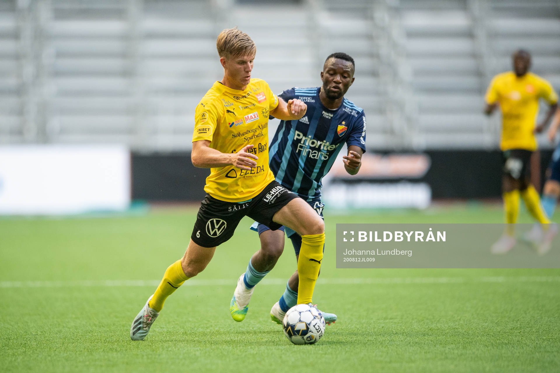 Mjällbys Eric Björkander och Djurgårdens Emmanuel Banda