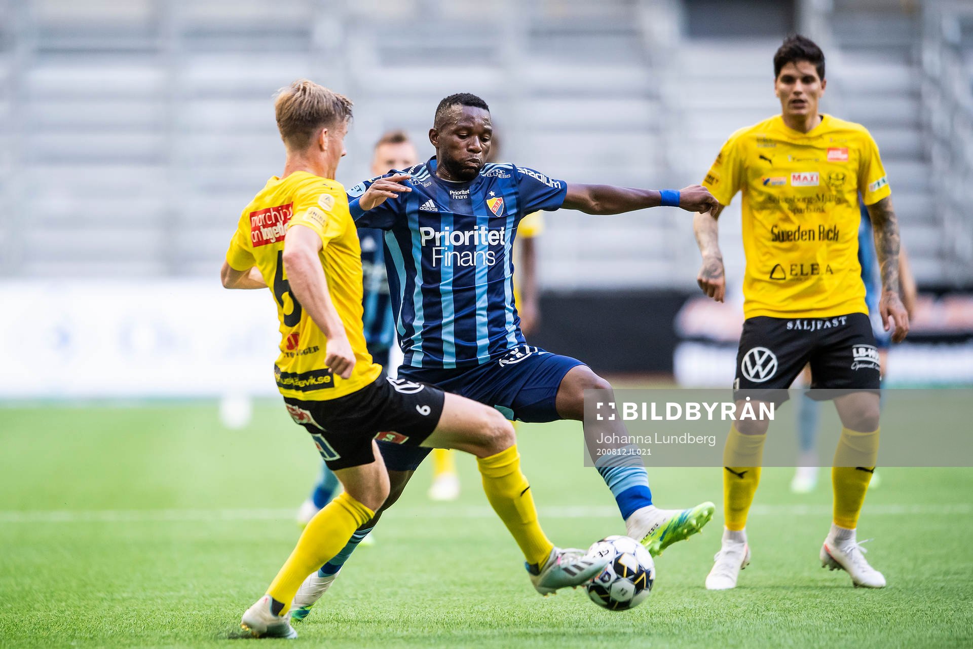 Mjällbys Eric Björkander och Djurgårdens Emmanuel Banda