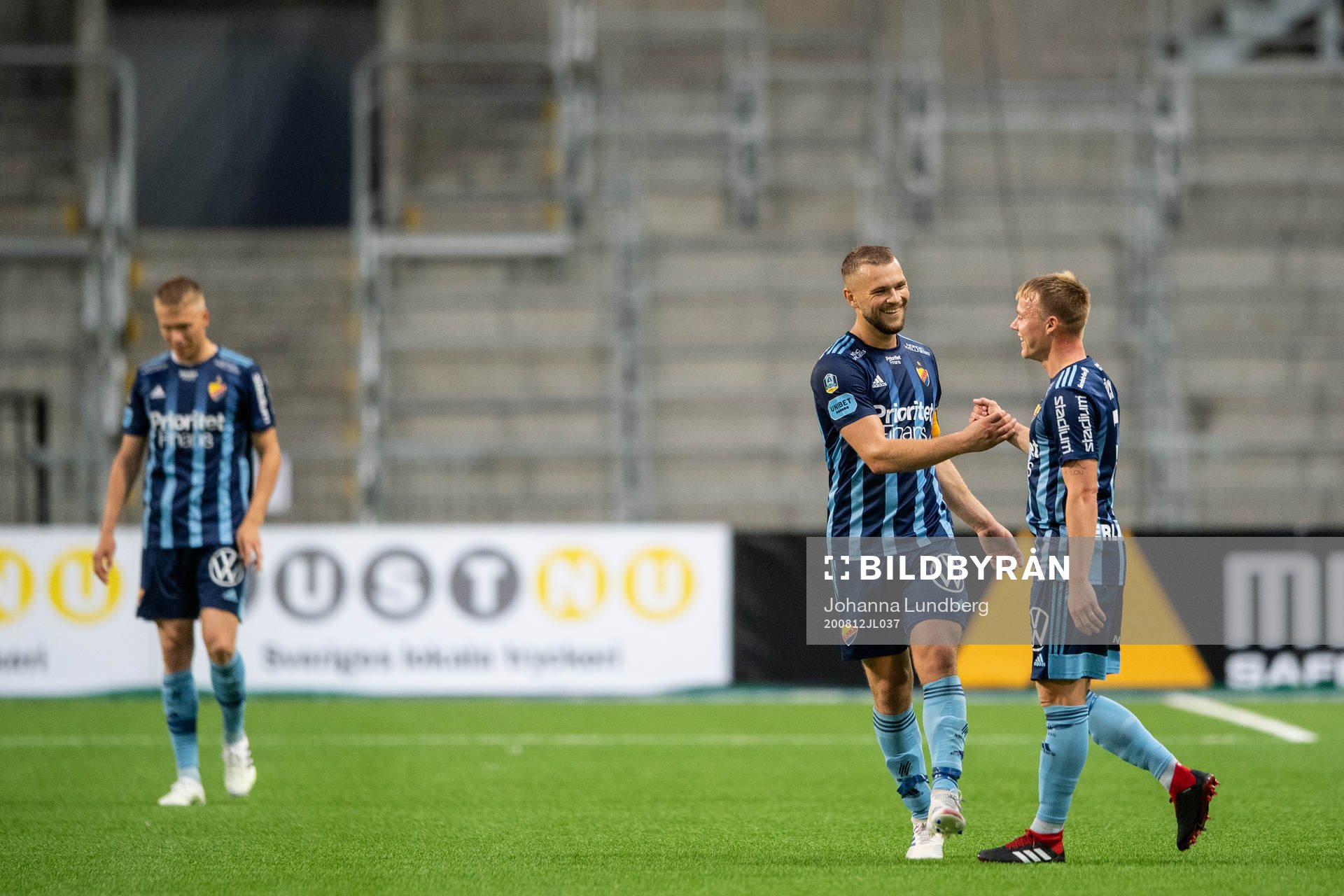 Djurgårdens Jesper Karlström och Elliot Käck jublar efter fotbollsmatchen i Allsvenskan mellan Djurgården och Mjällby den 12 augusti 2020 i Stockholm.