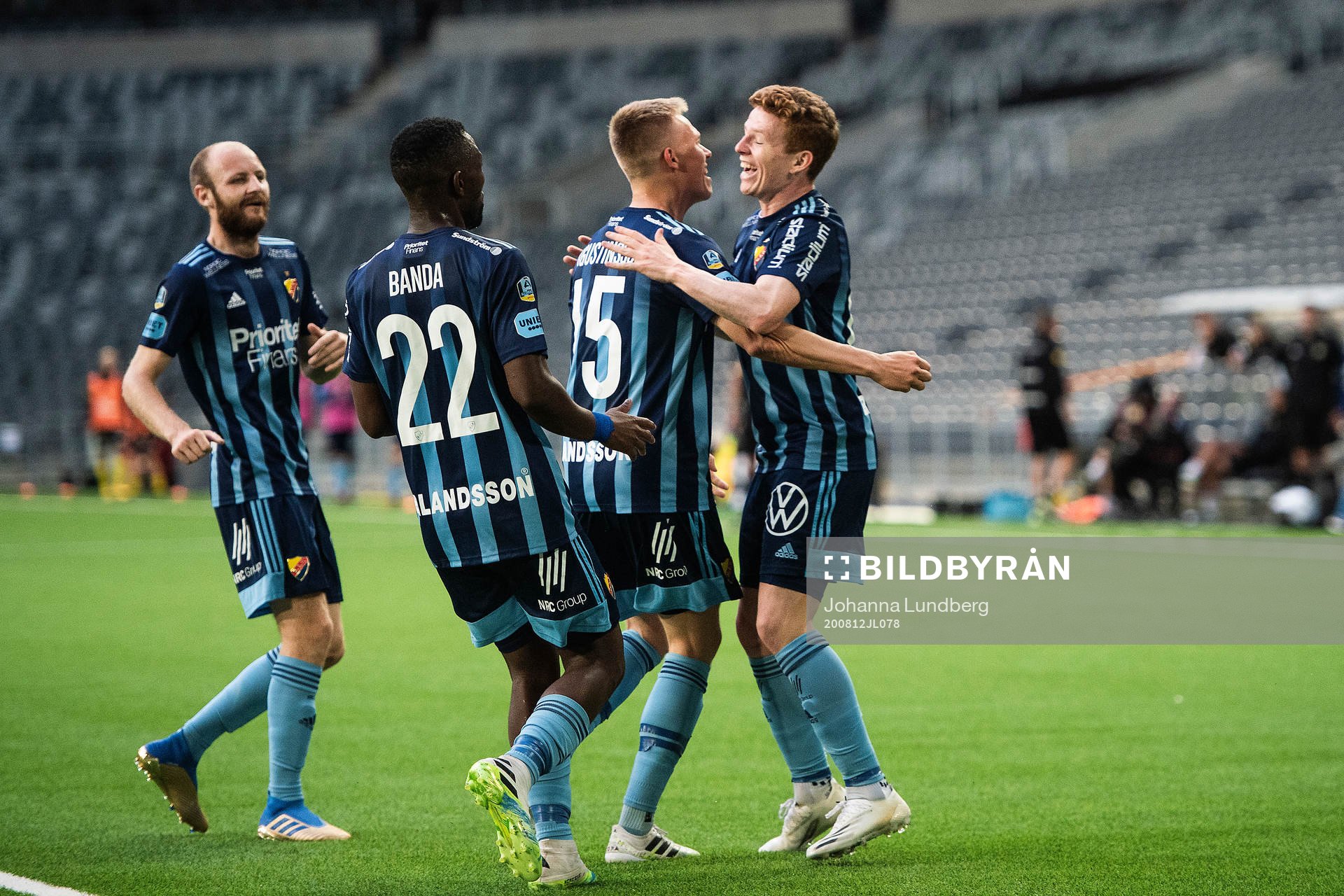 Djurgårdens Jonathan Augustinsson gör 2-1 och jublar med