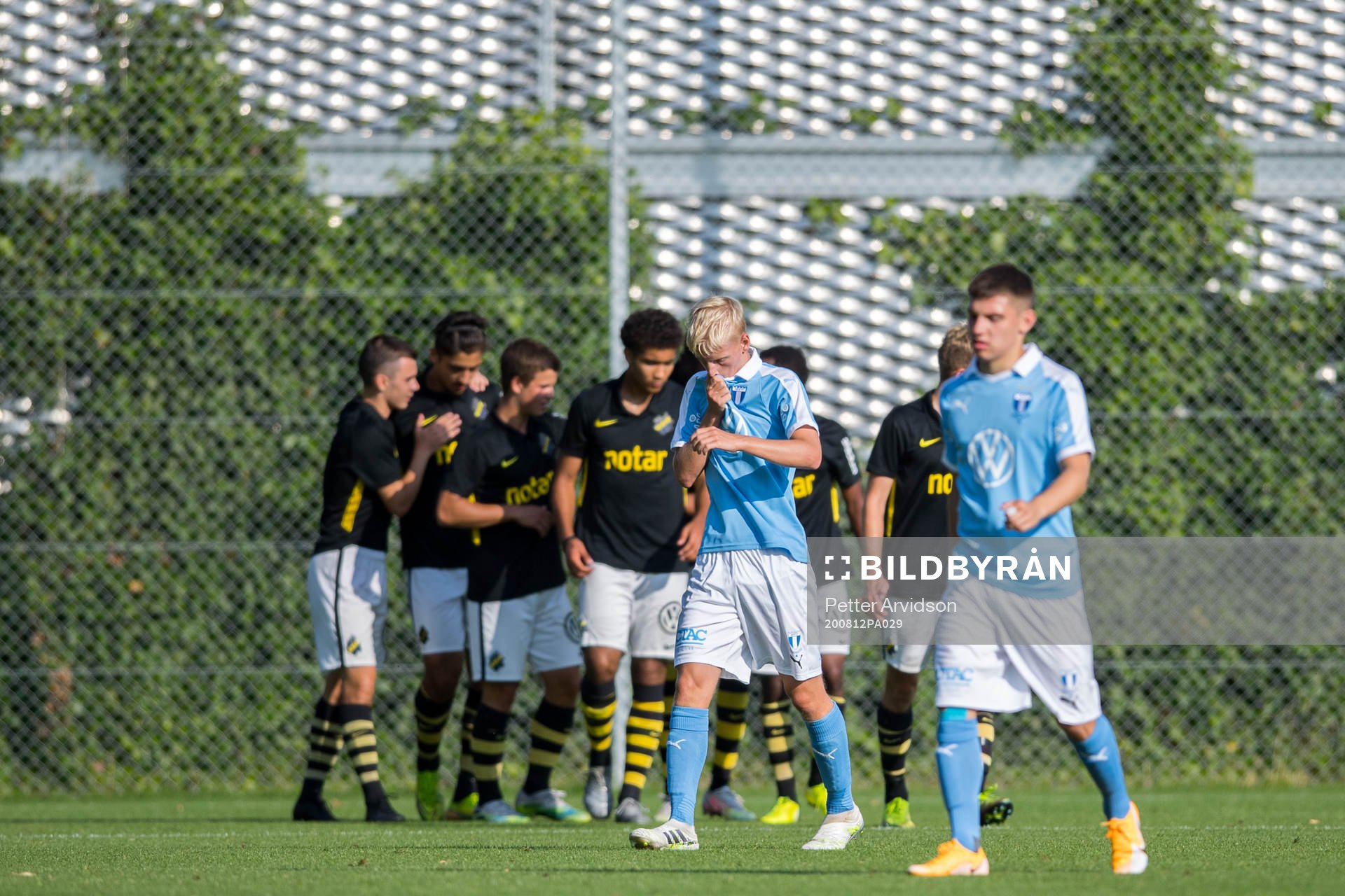 Malmö FFs Emil Lindman och Isak Bjerkebo deppar