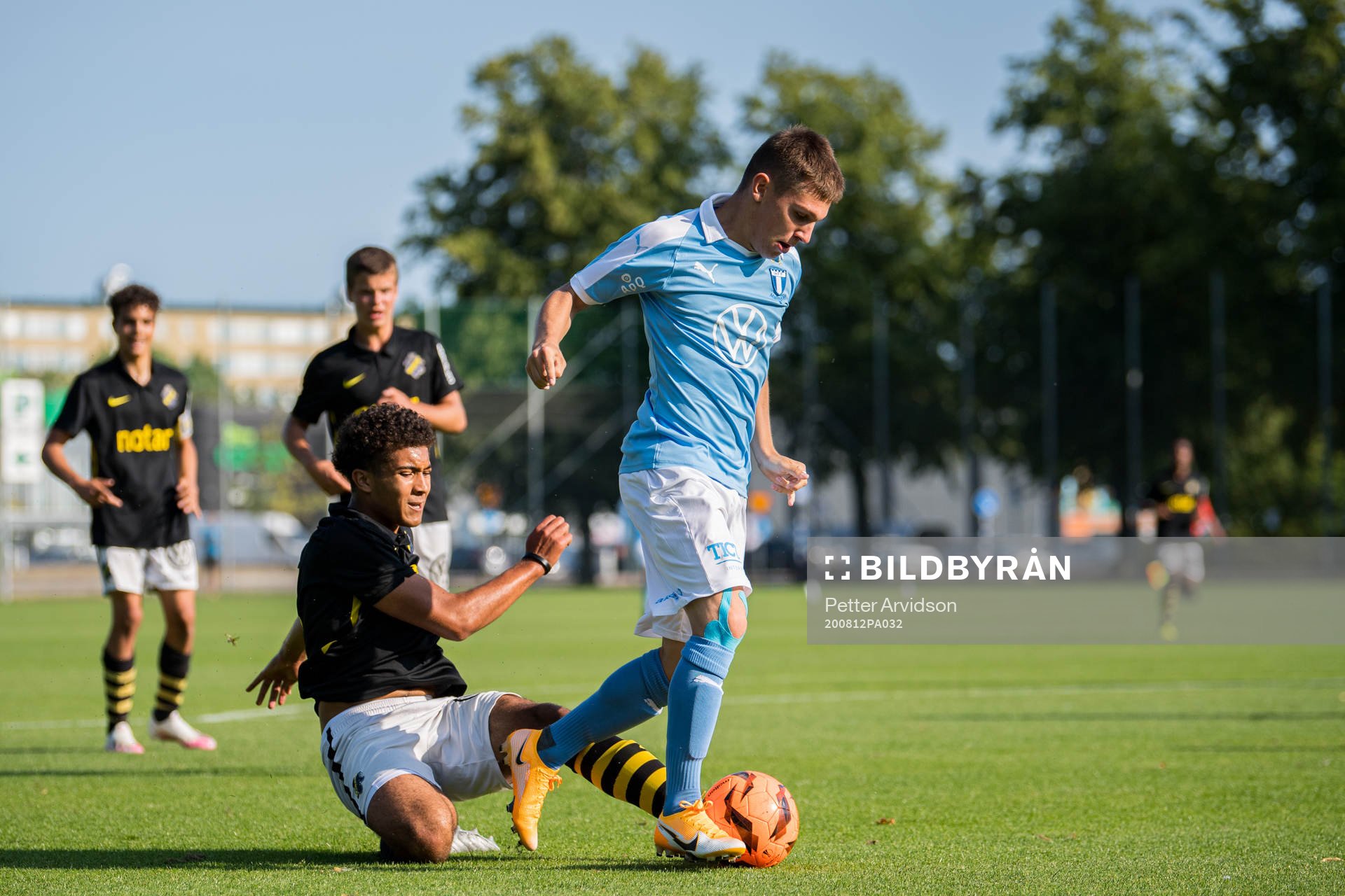 AIKs Joshua Sivertsen och Malmö FFs Isak Bjerkebo
