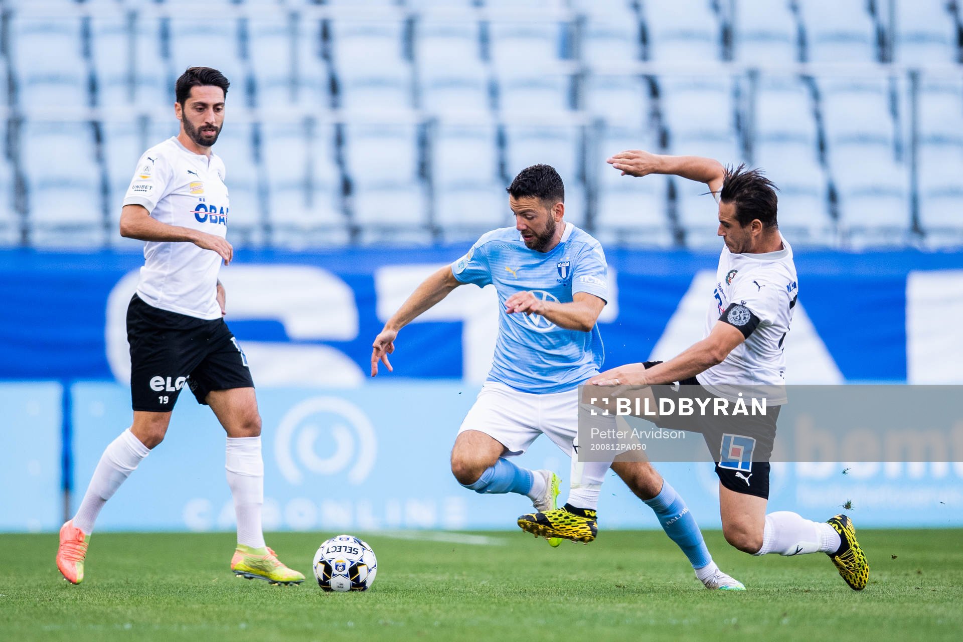 Örebros Nahir Besara och Nordin Gerzic mot Malmö FFs
