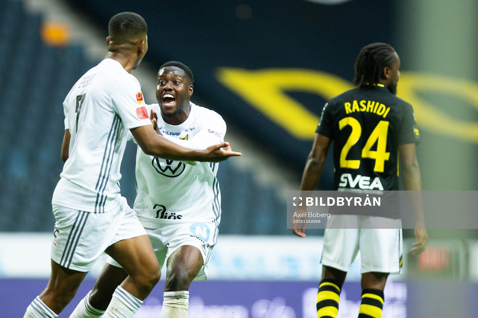Östersunds Isak Ssewankambo och Nebiyou Perry jublar
