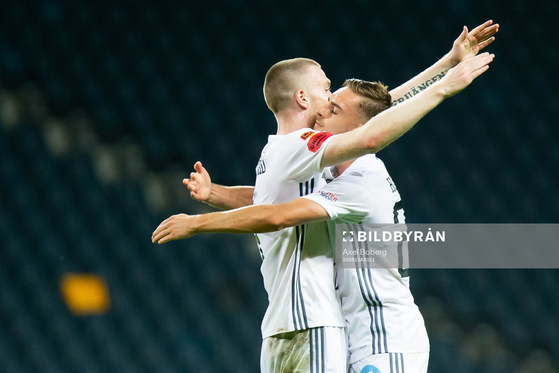 Östersunds Thomas Isherwood och Felix Hörberg jublar