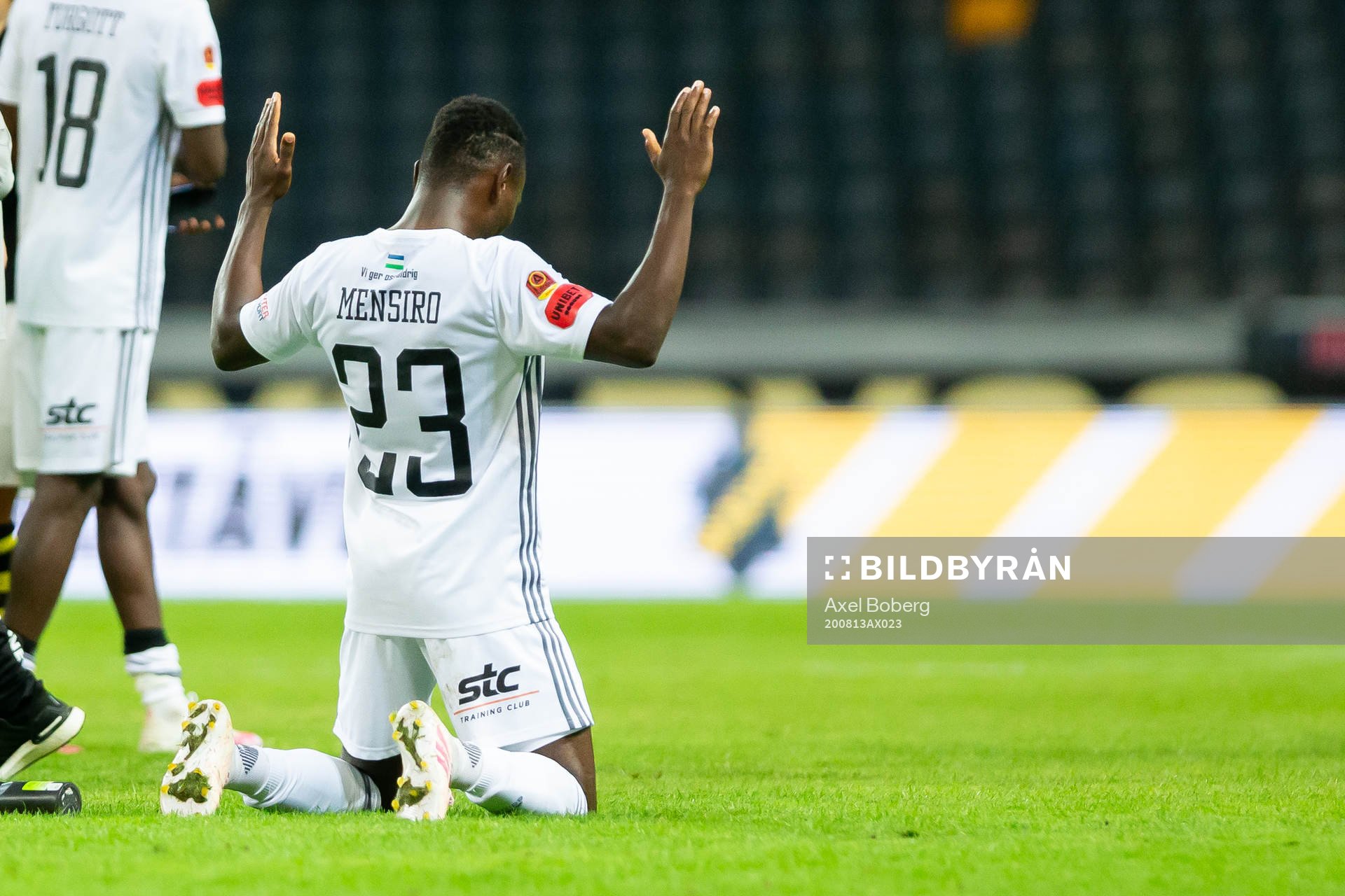 Östersunds Gustav Wikstrand jublar efter fotbollsmatchen i Allsvenskan mellan AIK och Östersund den 13 augusti 2020 i Stockholm.