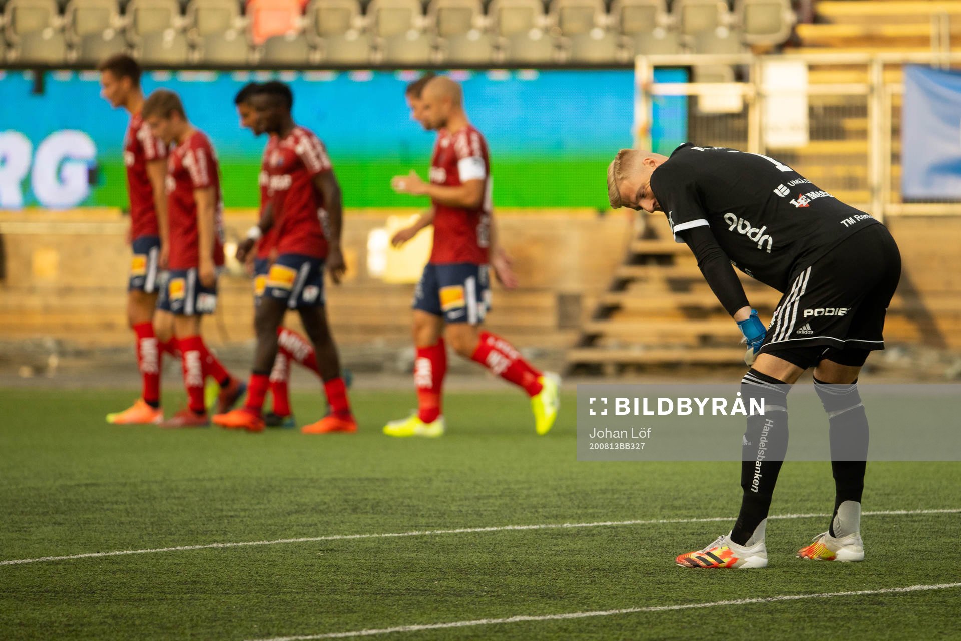 Umeås målvakt Viktor Frodig deppar