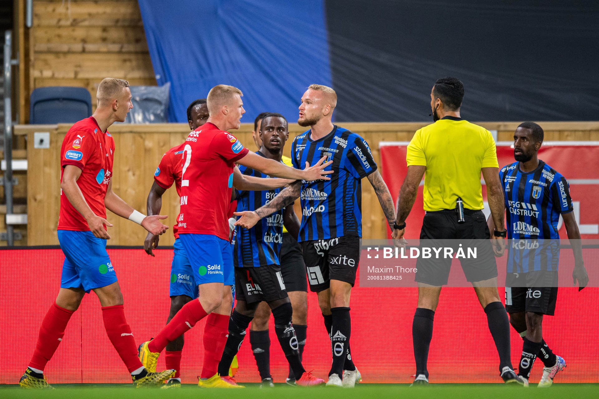 Helsingborgs Emil Hellman och Sirius Adam Ståhl i dispyt
