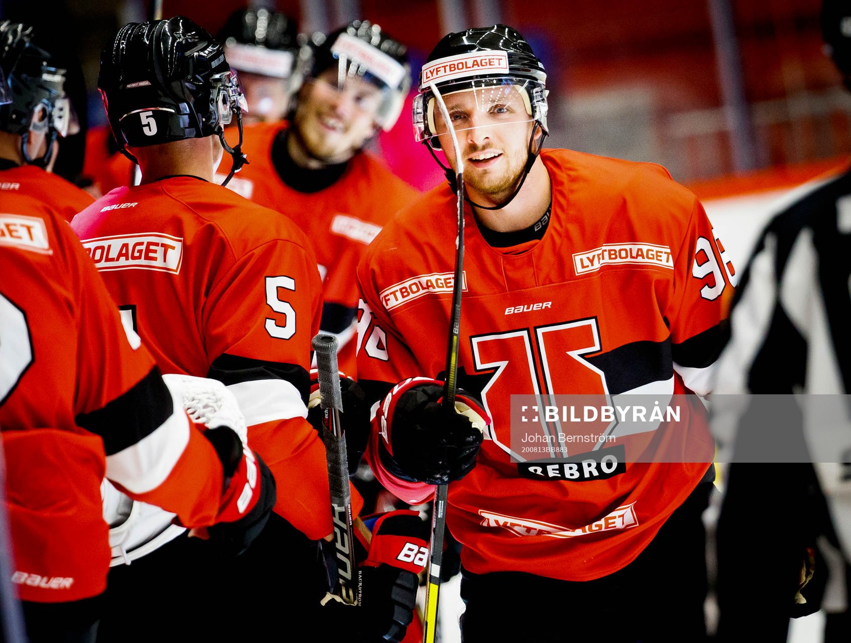 Örebros Hockey Robin Kovacs jublar