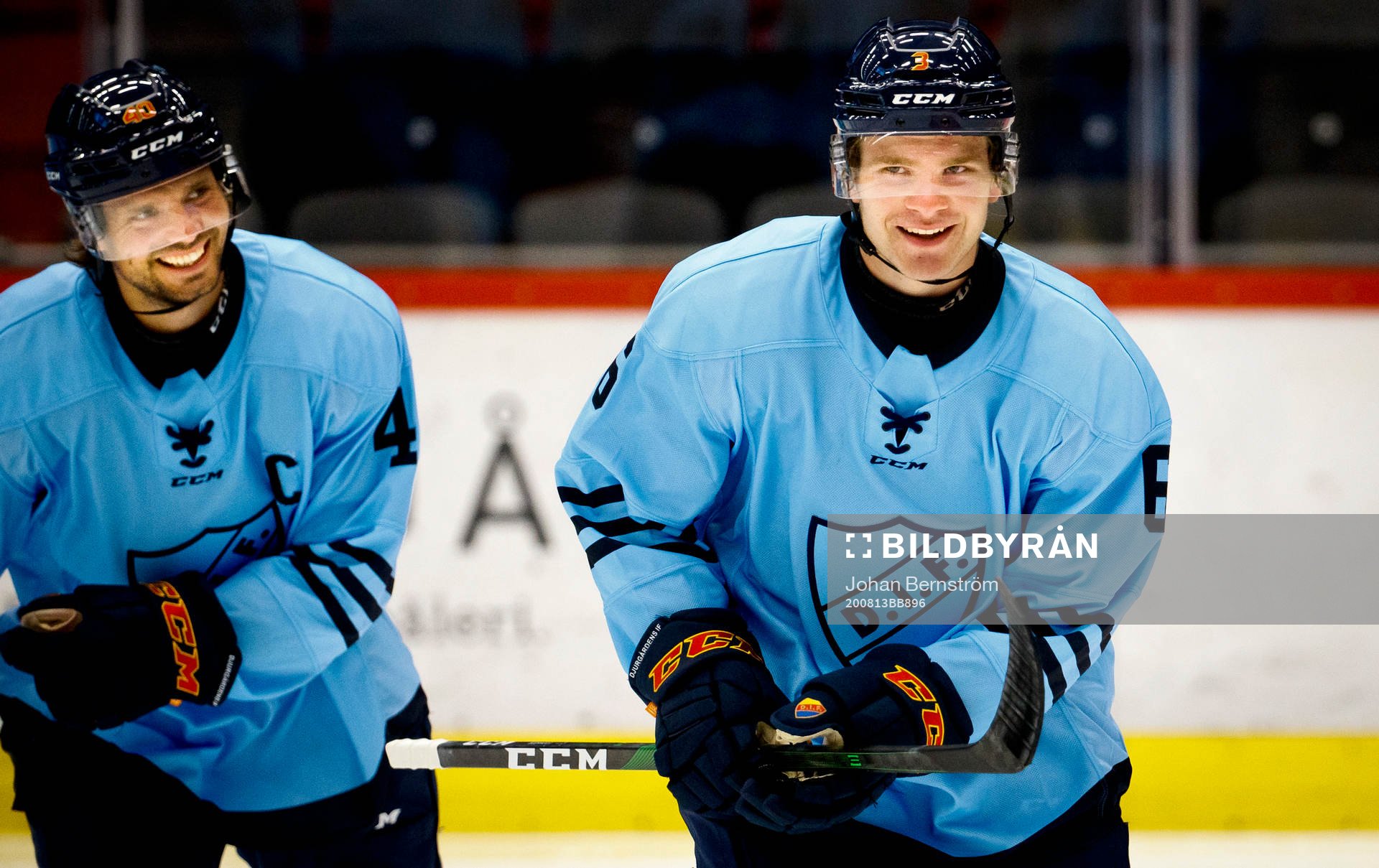 Djurgårdens Tobias Björnfot jublar med Jacob Josefson