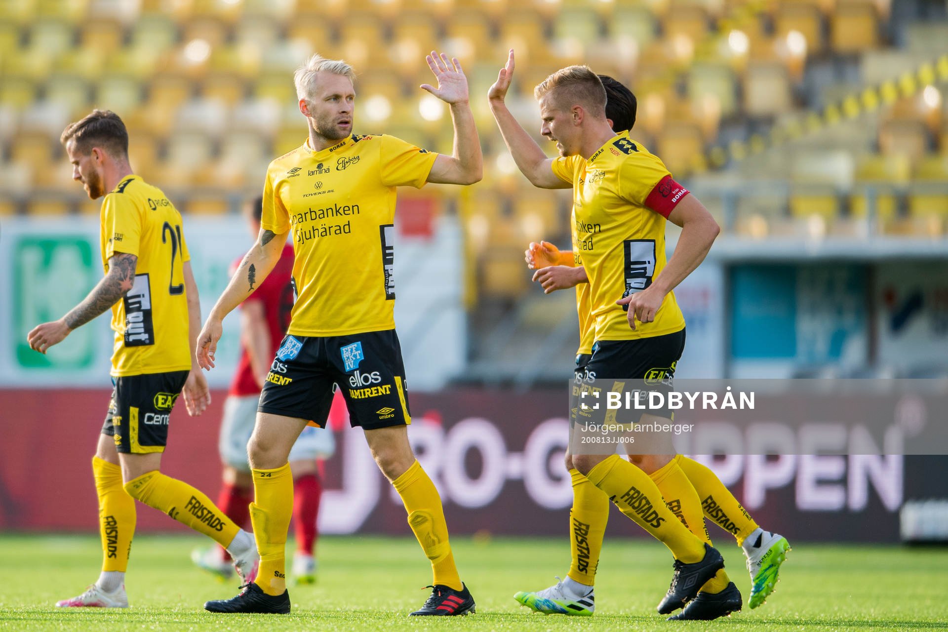 Elfsborgs Johan Larsson jublar med lagkamrater