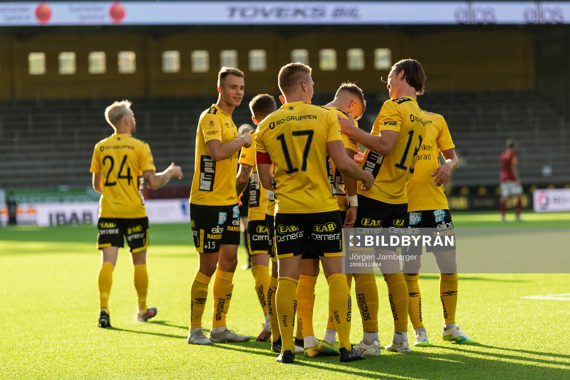 Elfsborgs Per Frick klappas om av lagkamraterna