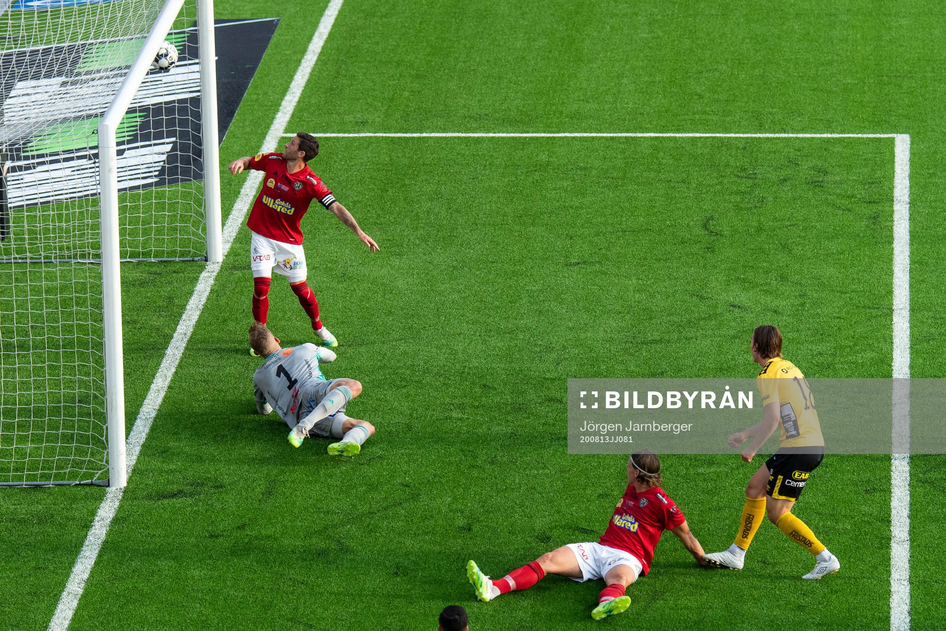 Elfsborgs Simon Olsson gör 2-0 och Falkenbergs målvakt