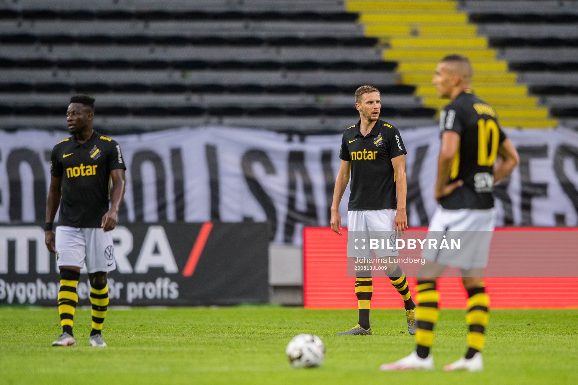s Heradi Rashidi, Karol Mets och Nabil Bahoui deppar
