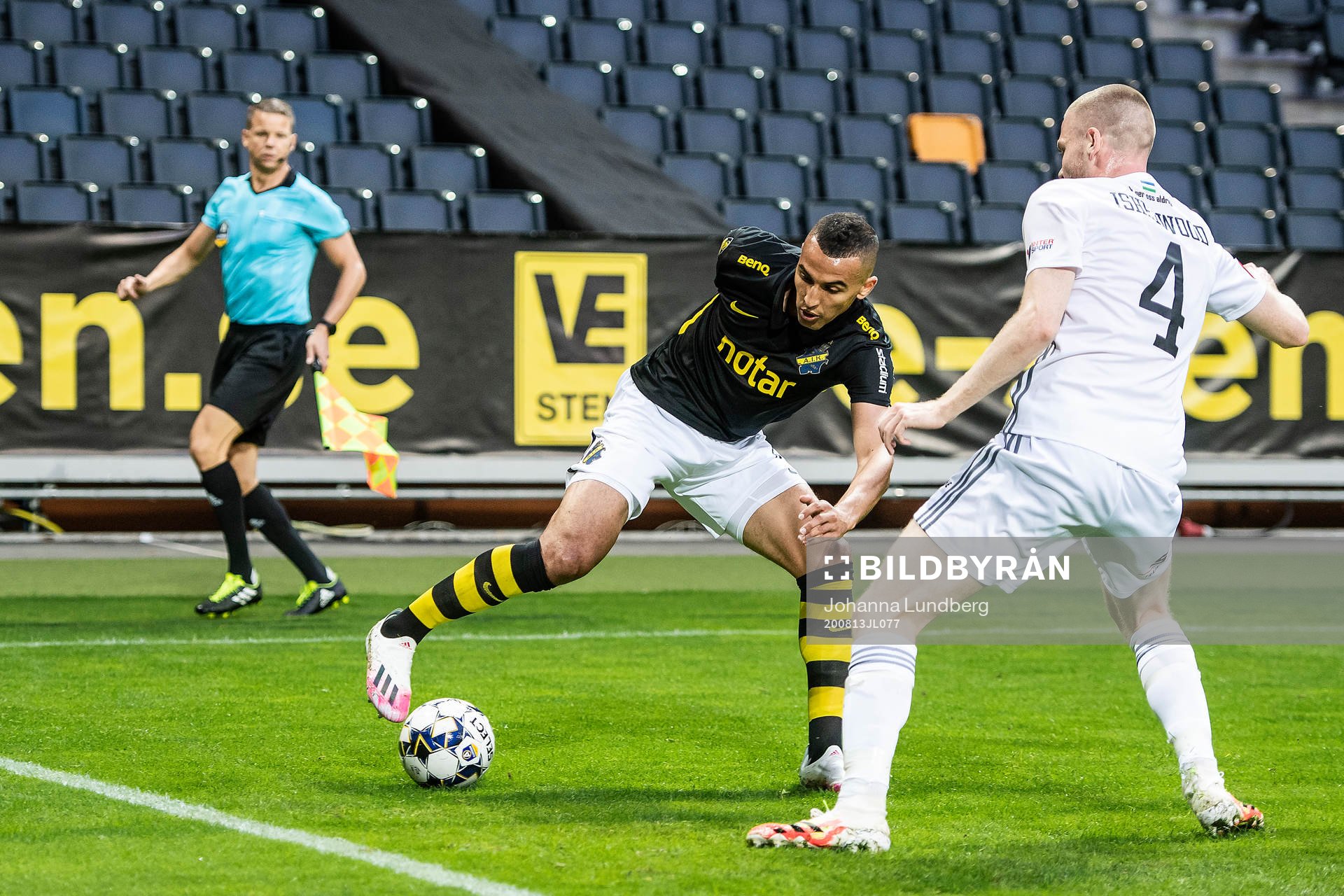 s Nabil Bahoui och Östersunds Thomas Isherwood