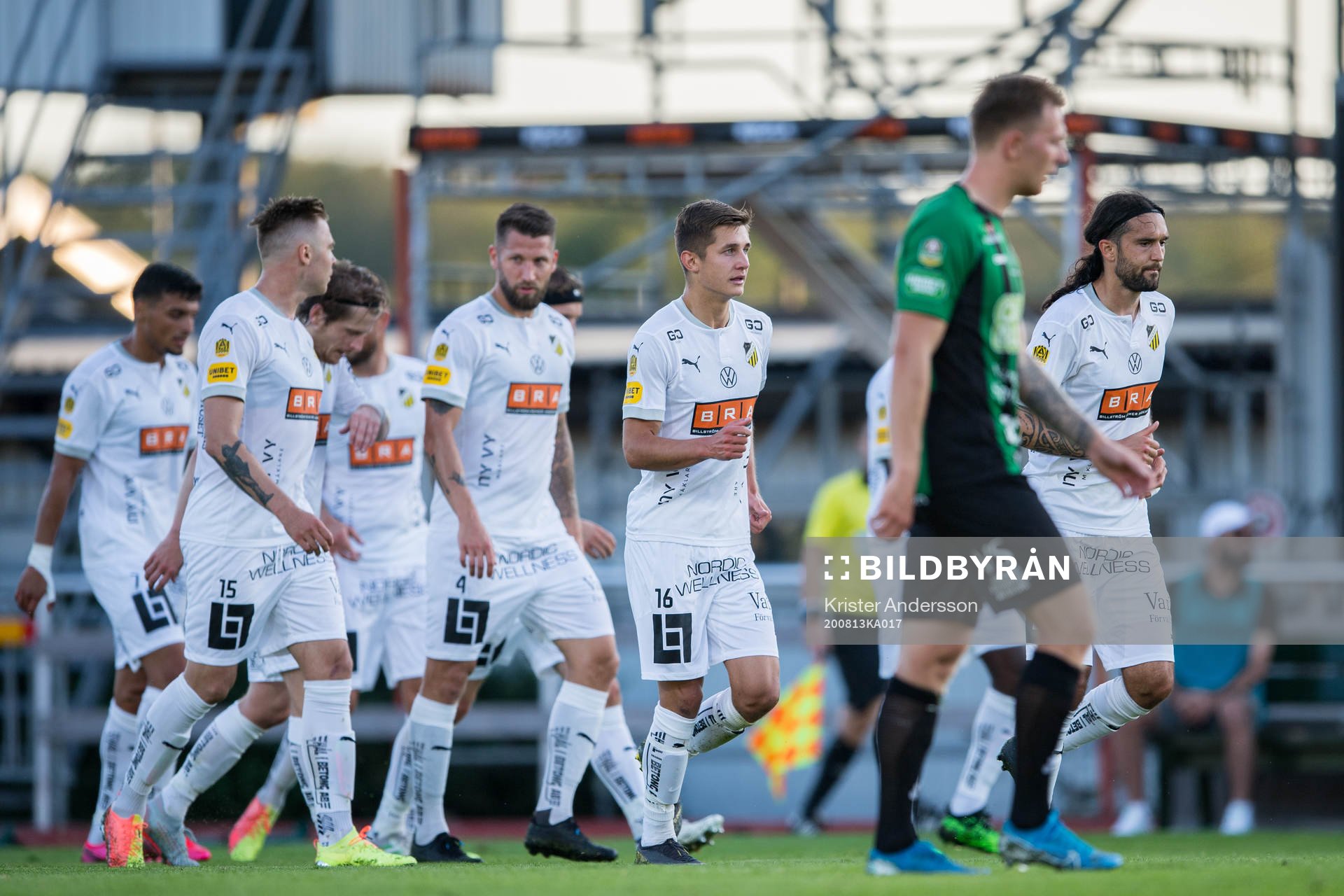 Häckens spelare jublar