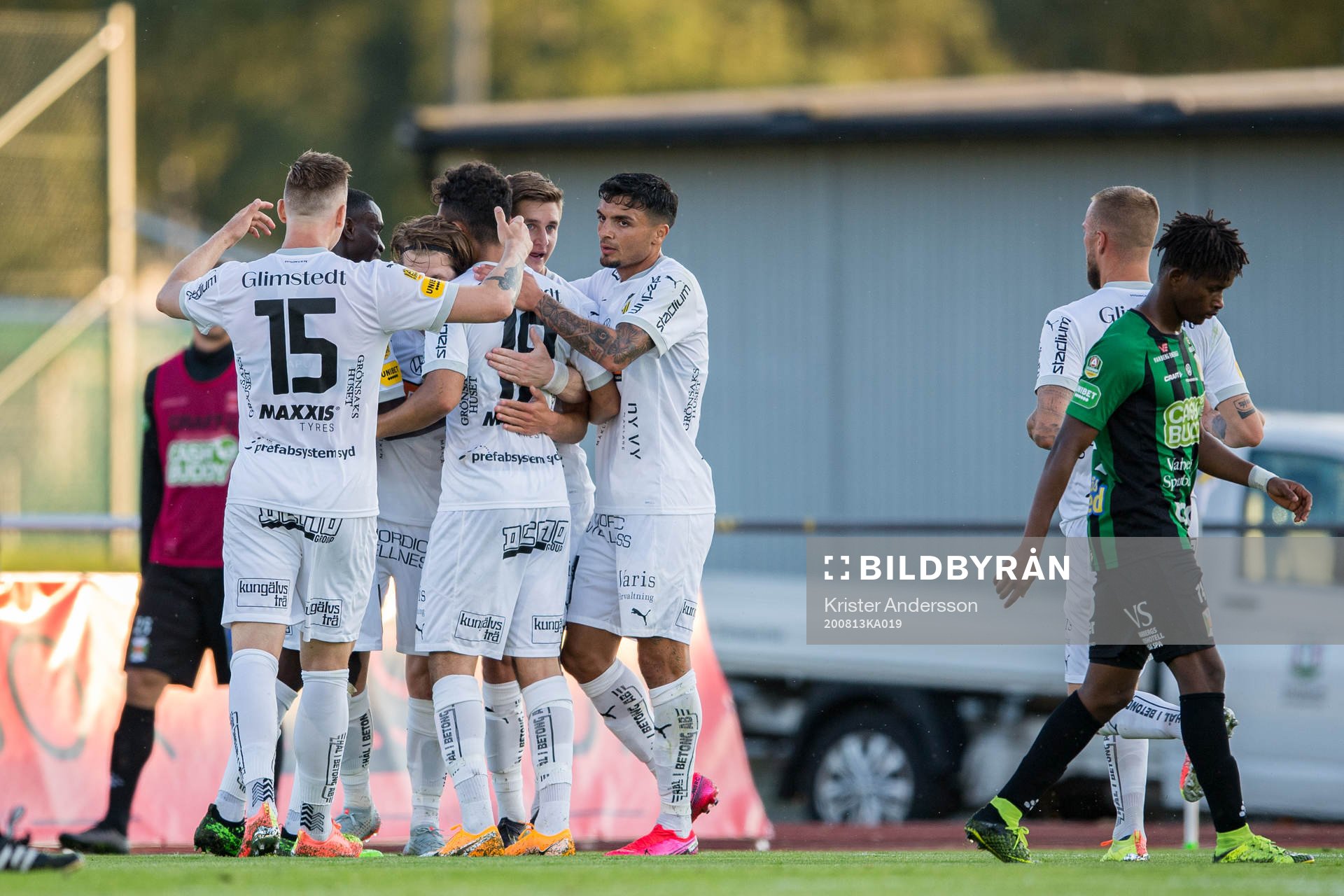 Häckens spelare jublar