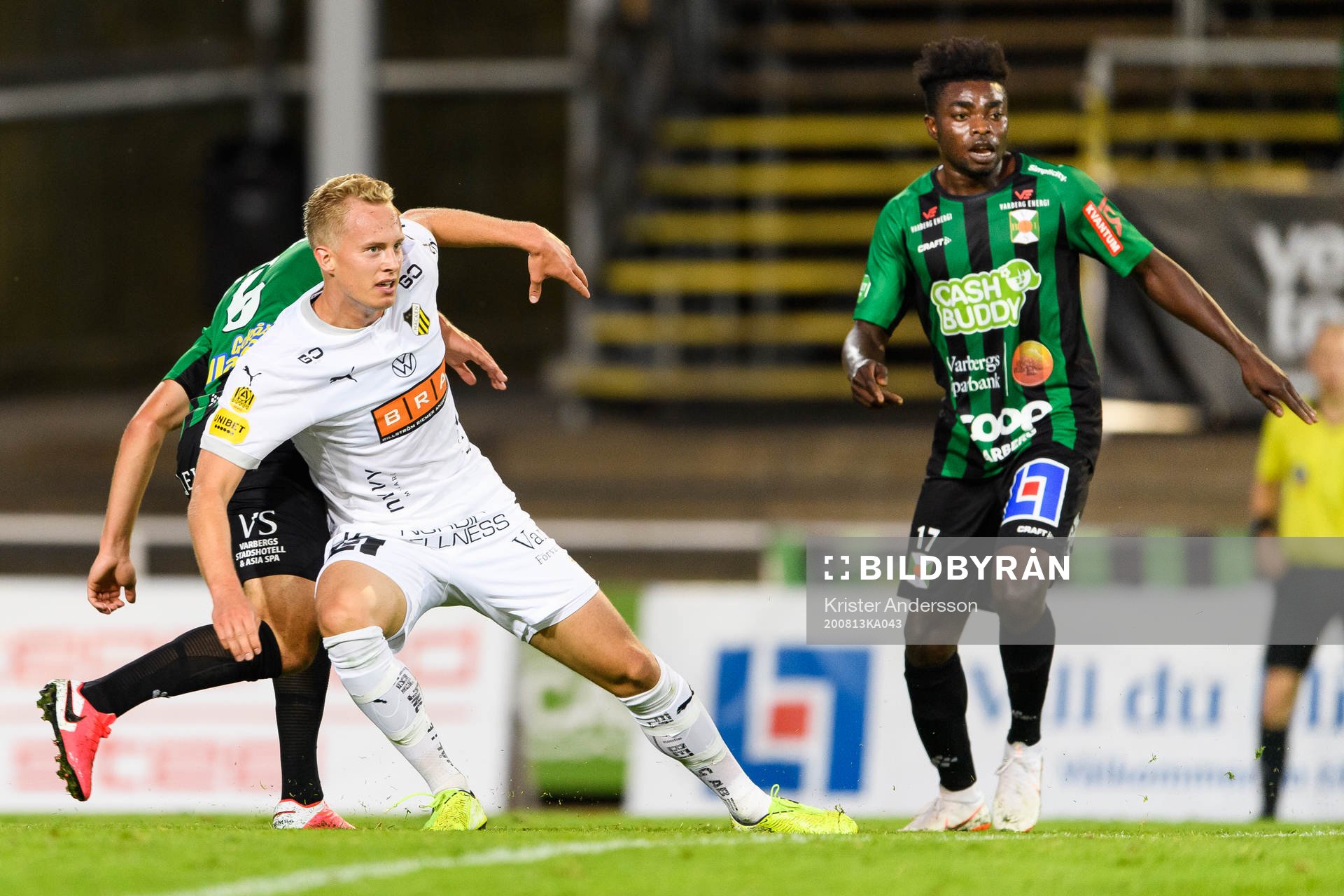 Häckens Gustav Berggren och Varbergs Gideon Menah