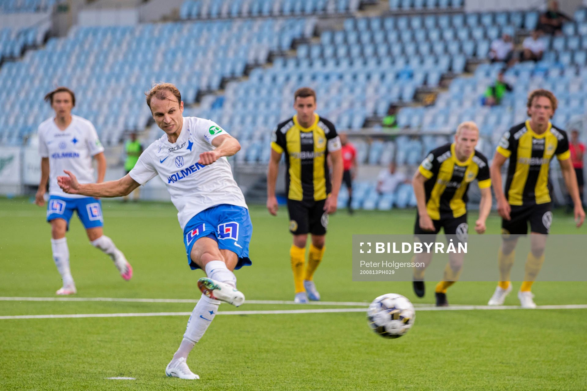 IFK Norrköpings Lars Krogh Gerson gör 1-1 på straff