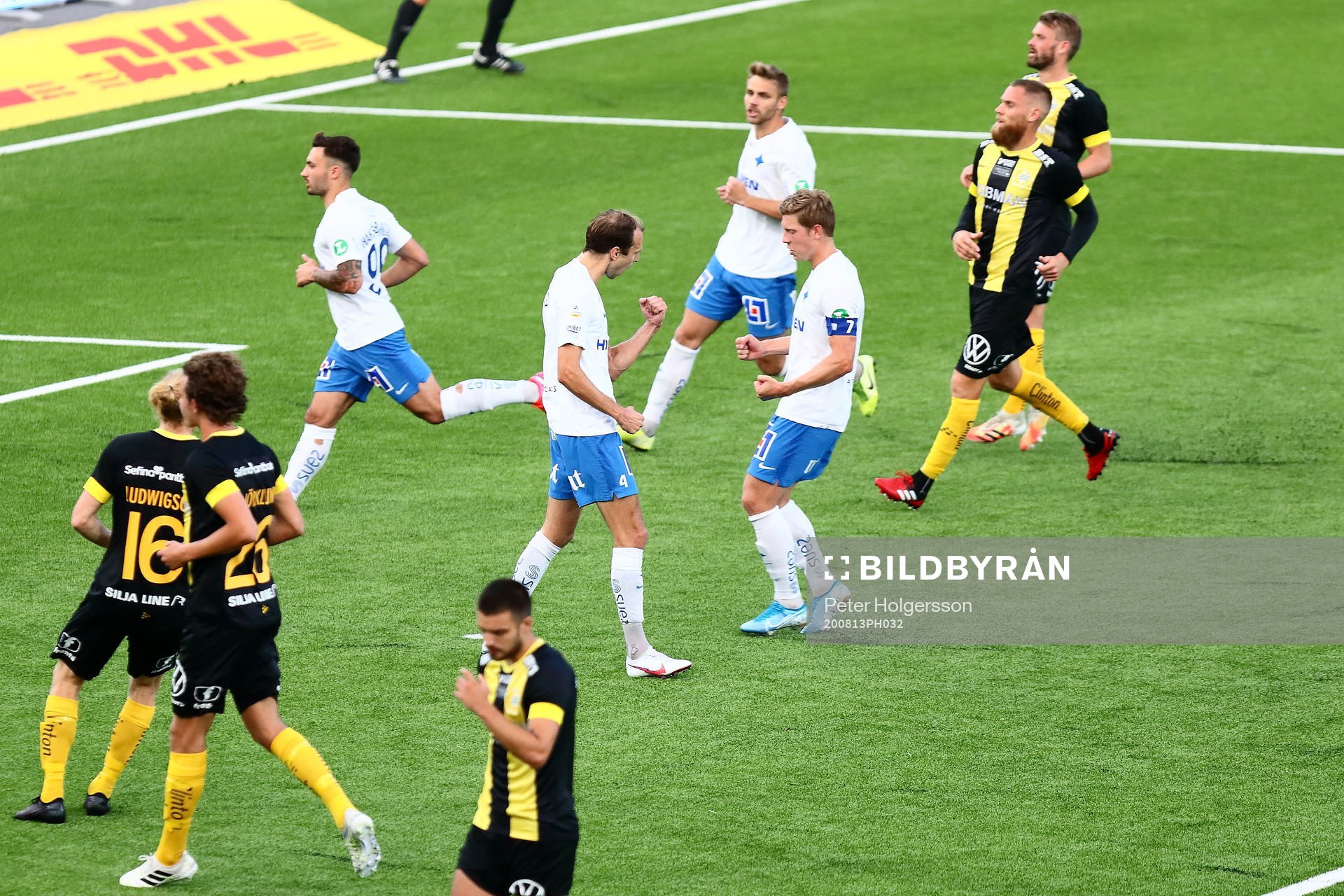 IFK Norrköpings Lars Krogh Gerson jublar