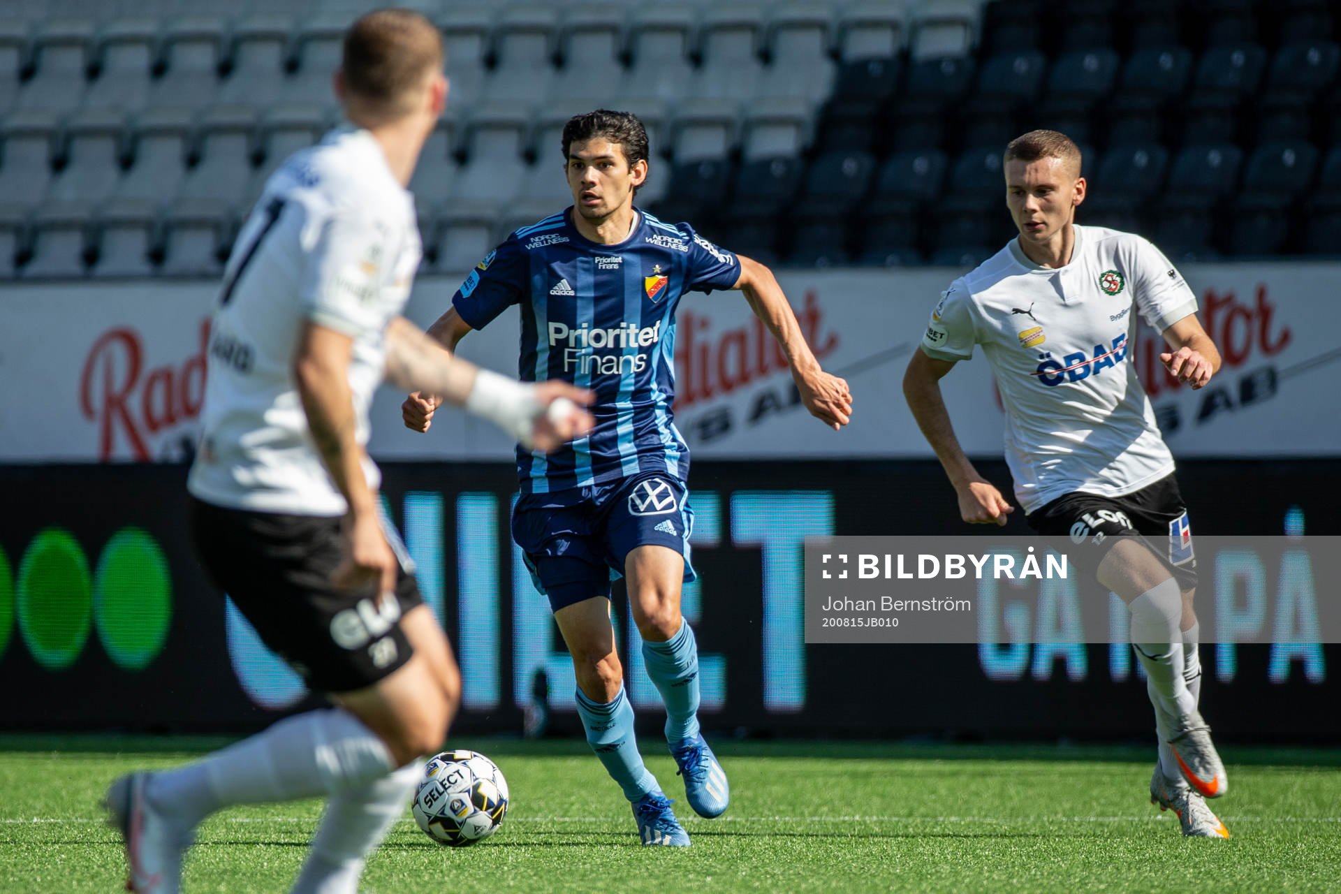 Djurgårdens Jesper Nyholm och Örebros Jake Larsson