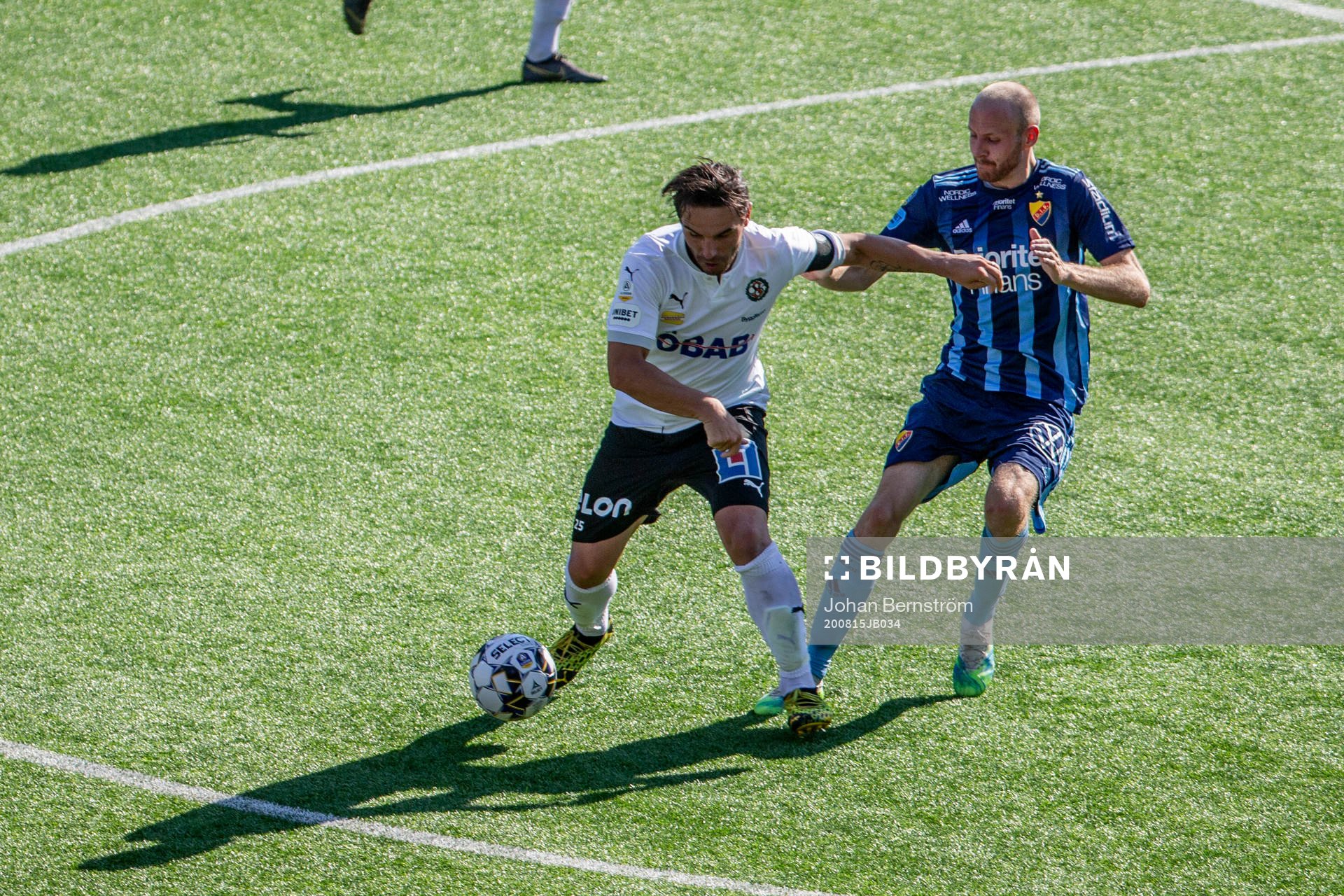 Örebros Nordin Gerzic och Djurgårdens Curtis Edwards