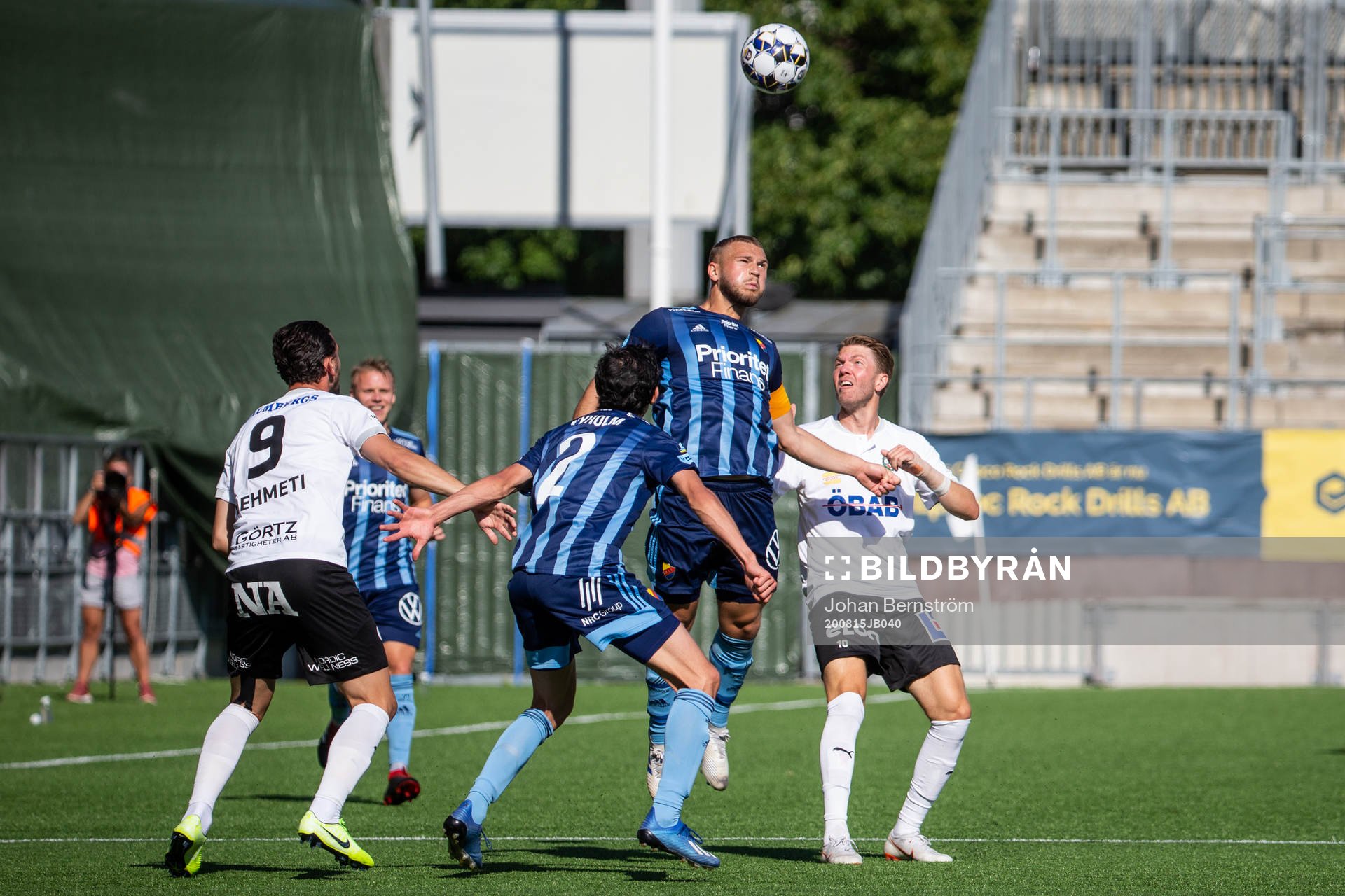 Djurgårdens Jesper Karlström och Örebros Martin Broberg