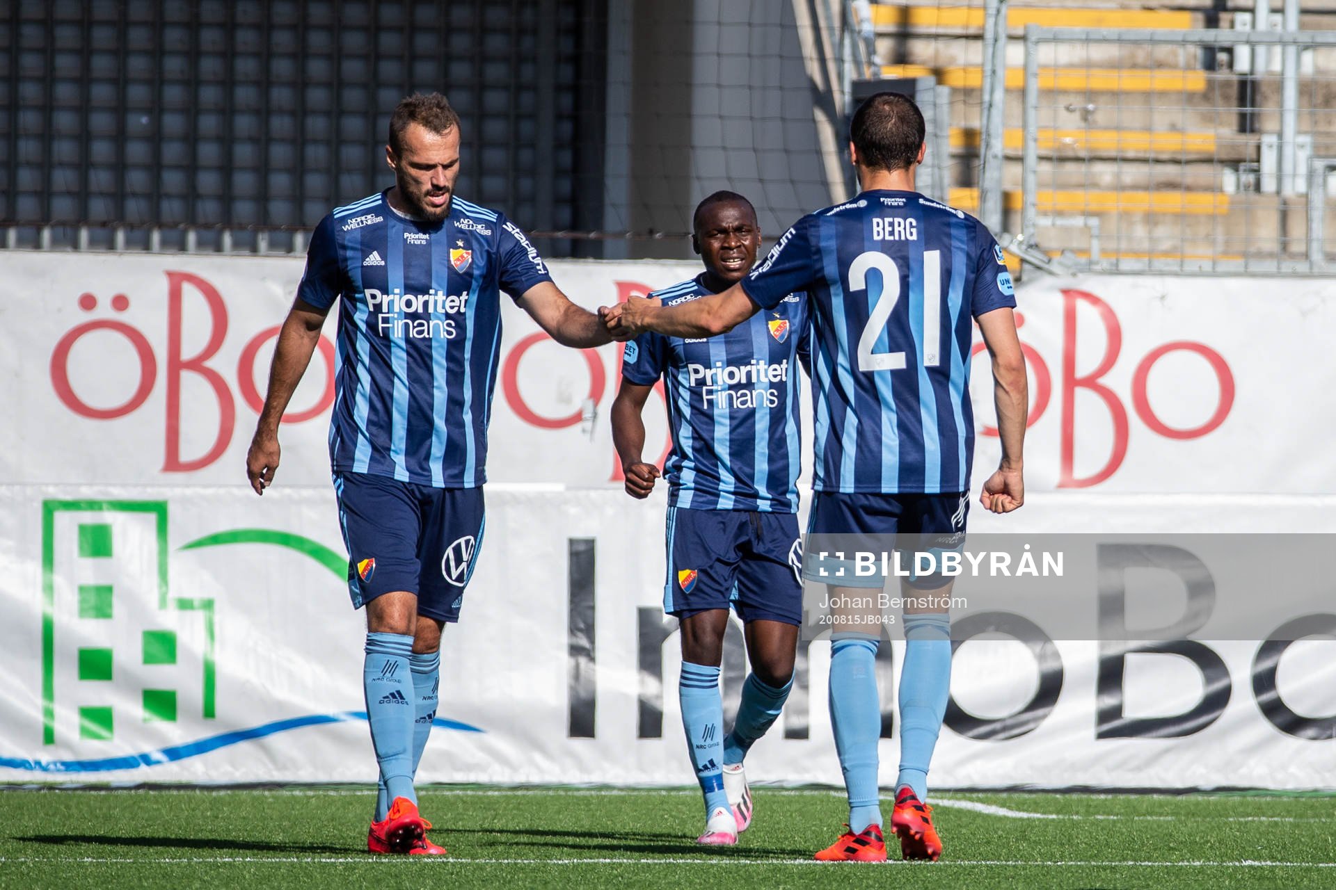 Djurgårdens Edward Chilufya jublar med lagkamrater