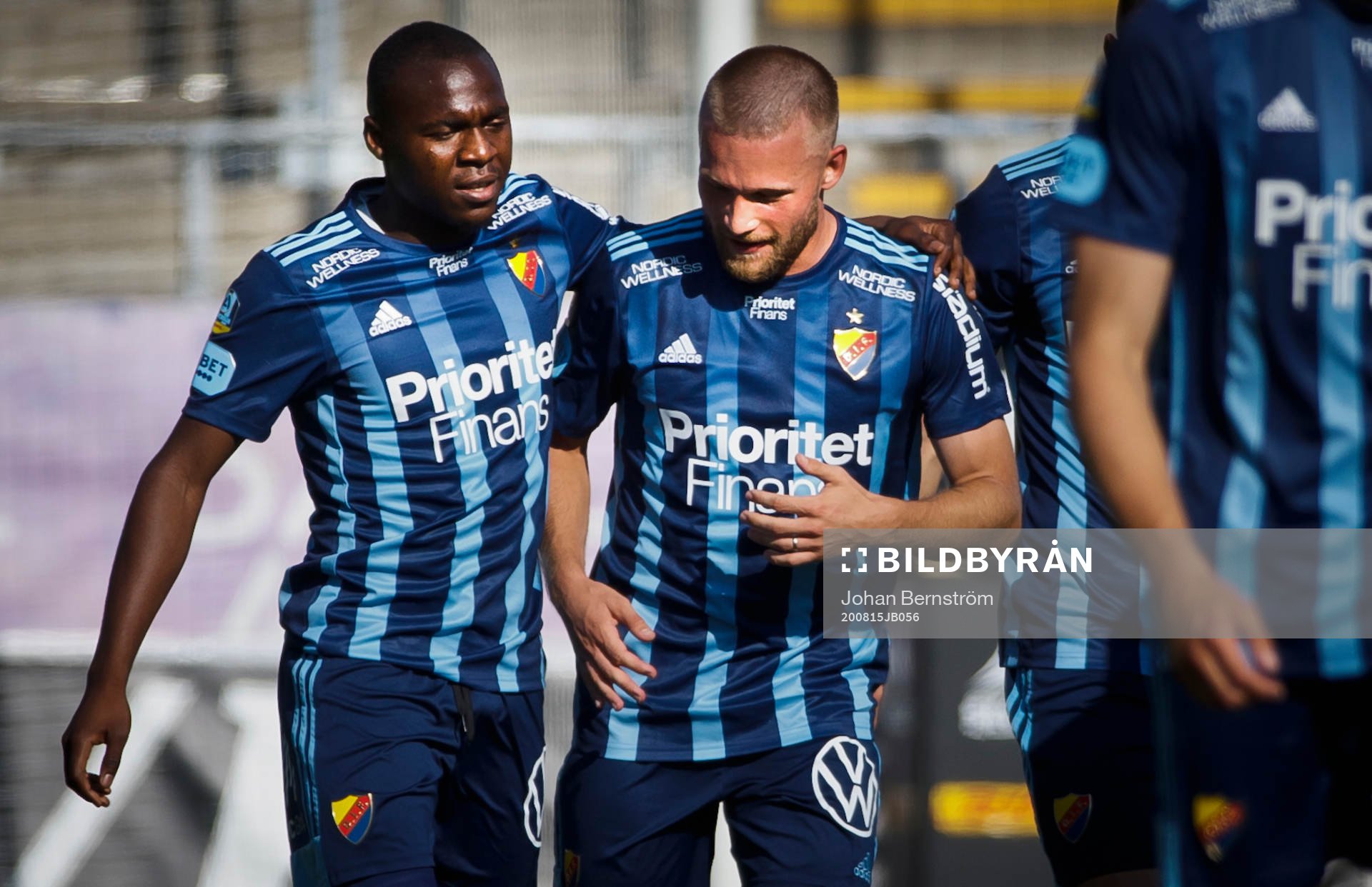 Djurgårdens Edward Chilufya och Nicklas Bärkroth jublar