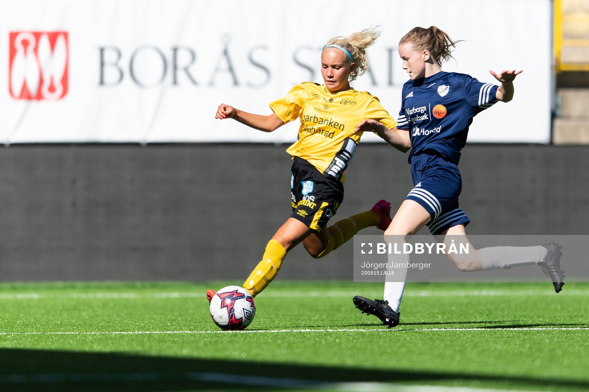 Elfsborgs Tea Skoglund och Öxnevallas Stina Sandahl