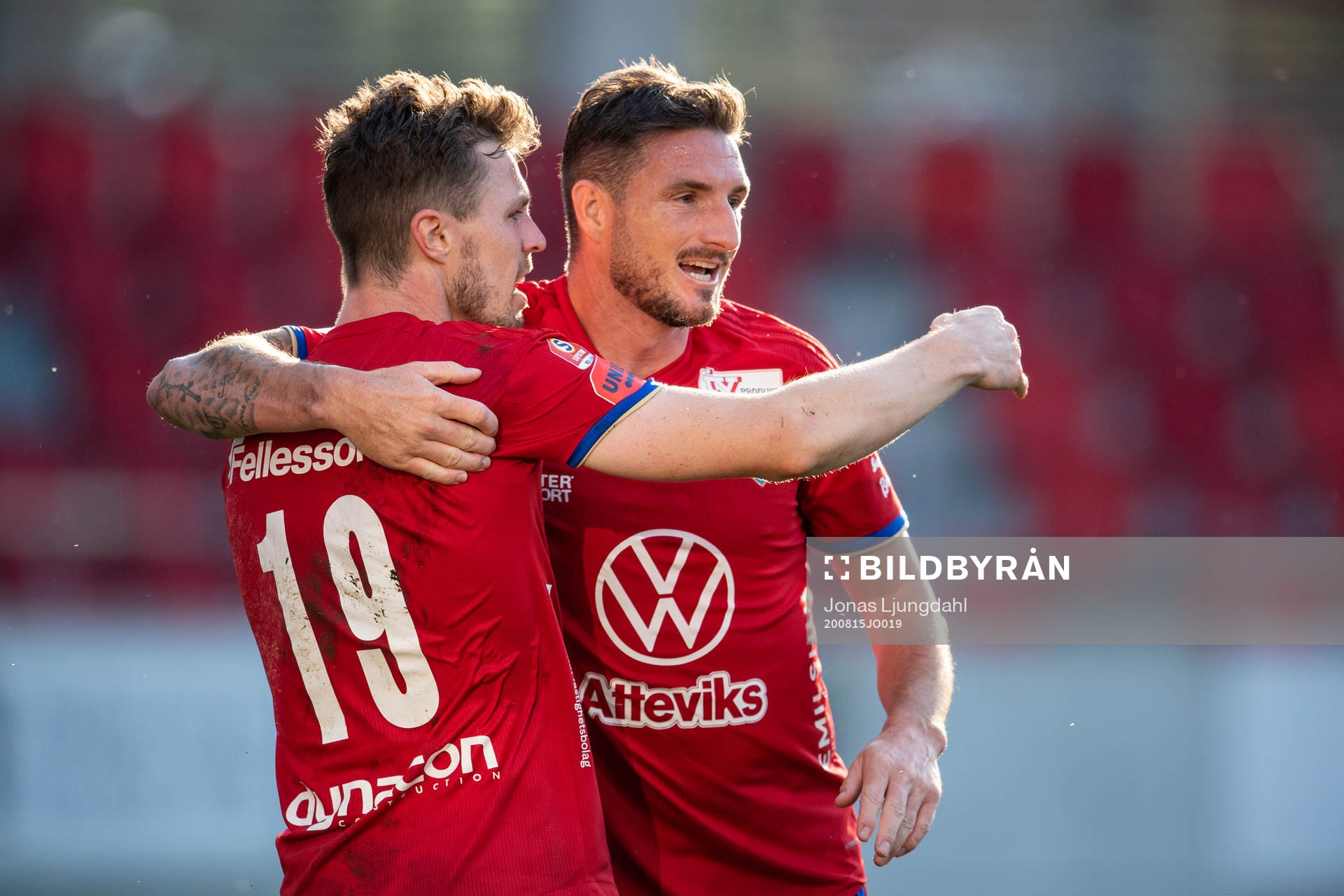 Östers Nicolas Mortensen och James Keene jublar