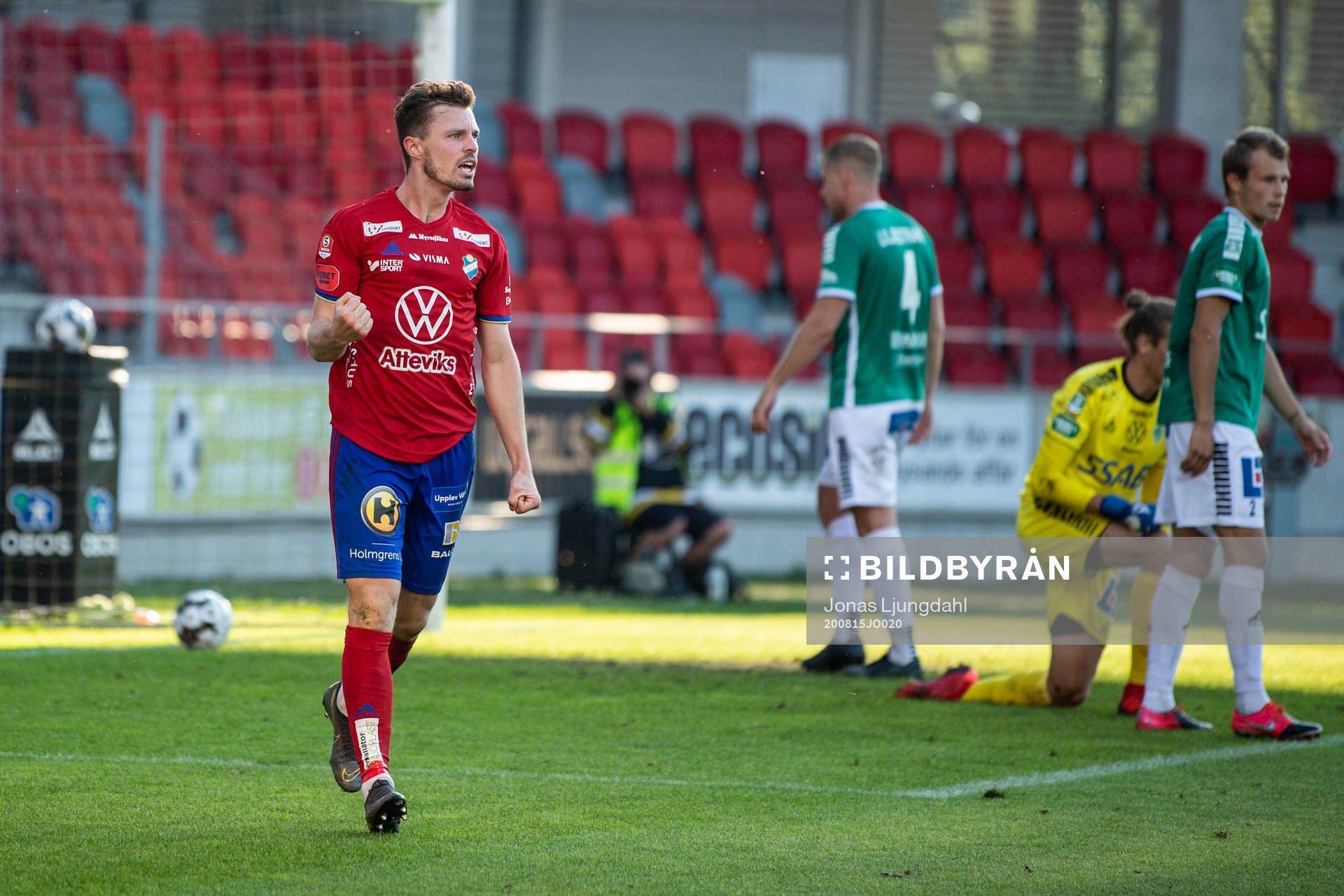 Östers Anton Andreasson jublar efter 2-1 under fotbollsmatchen i Superettan  mellan Öster och Brage den 15 augusti 2020 i Växjö.