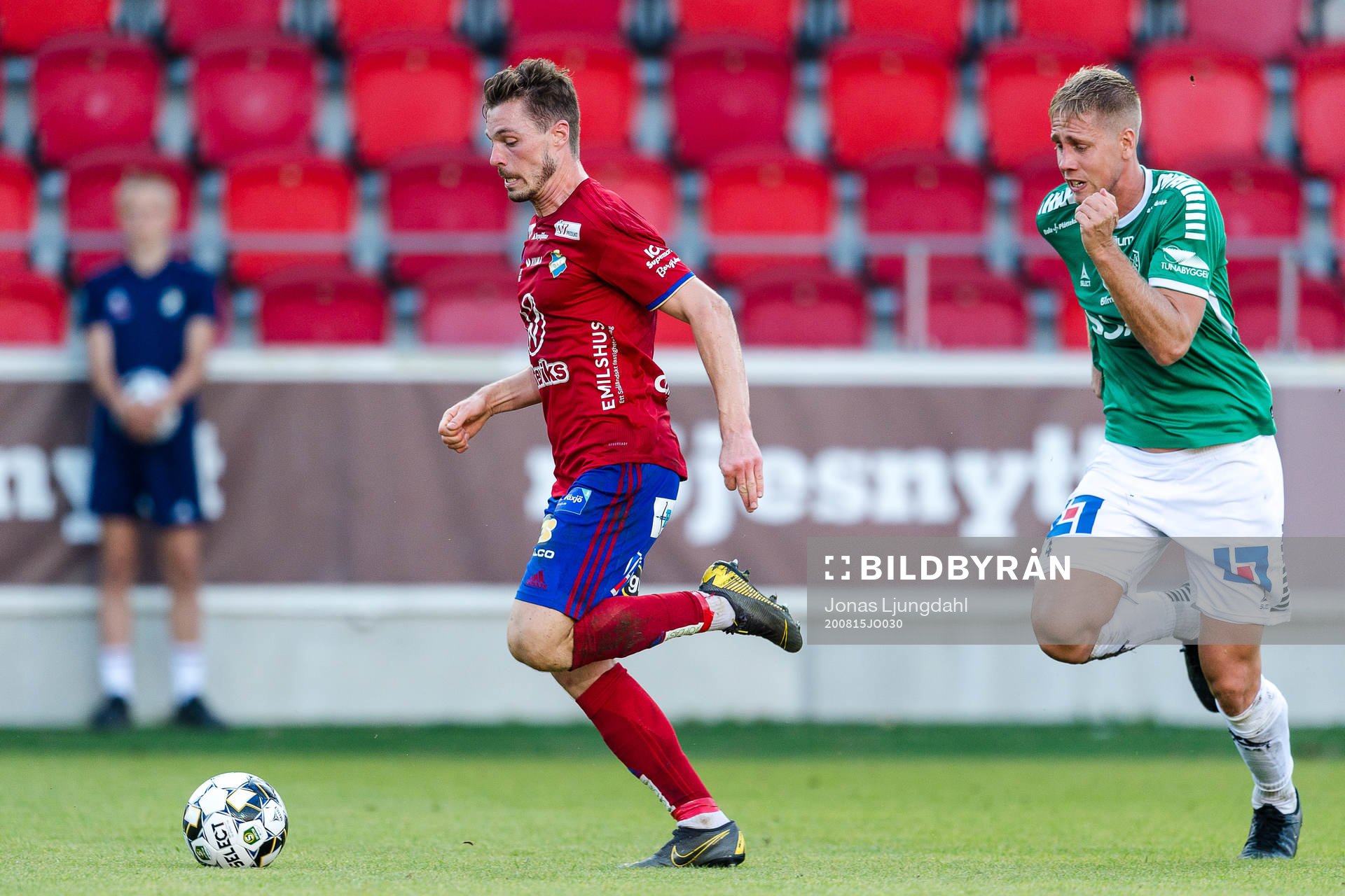 Östers Nicolas Mortensen  jagas av Brages Mattias