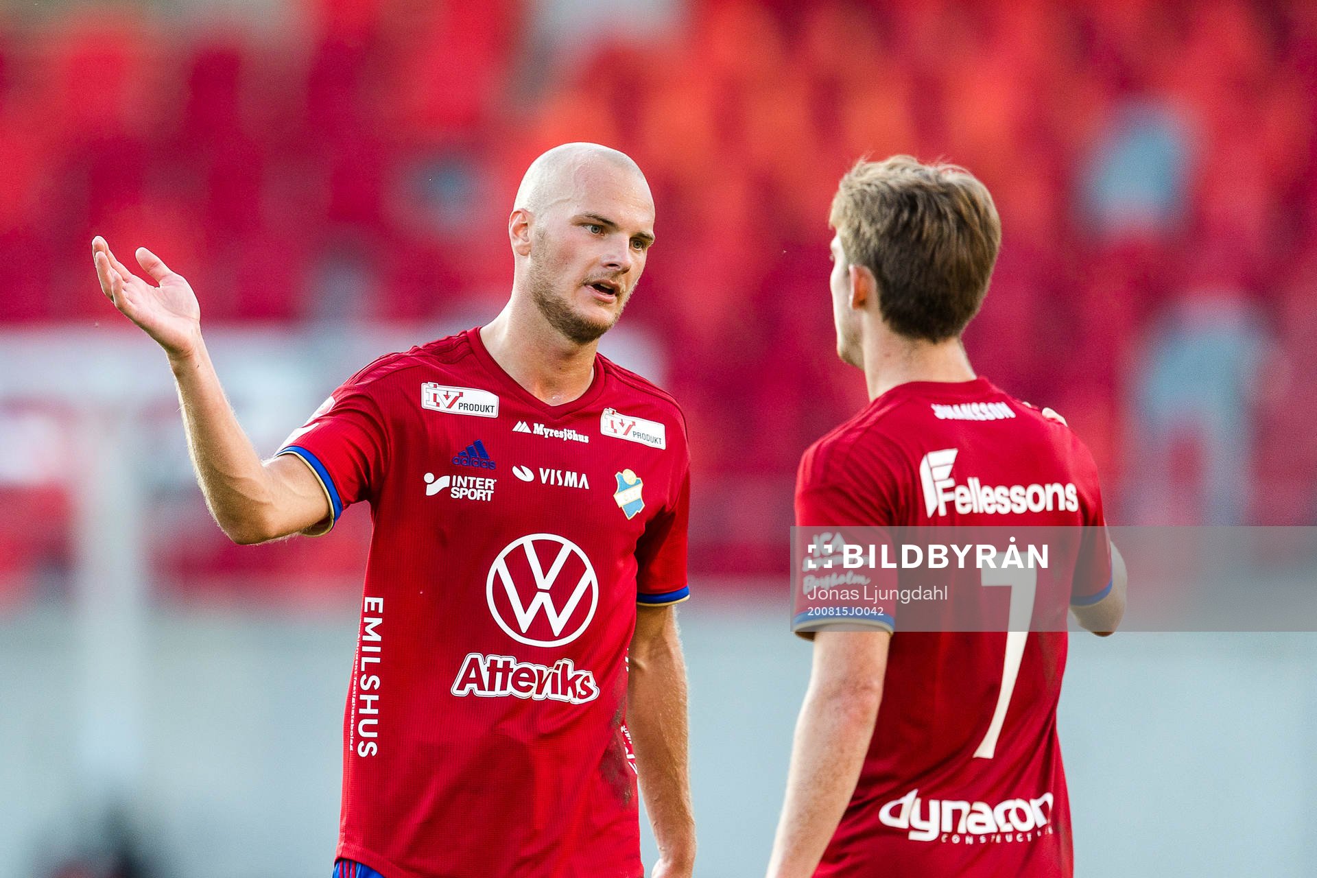 Östers Jonathan Drott jublar