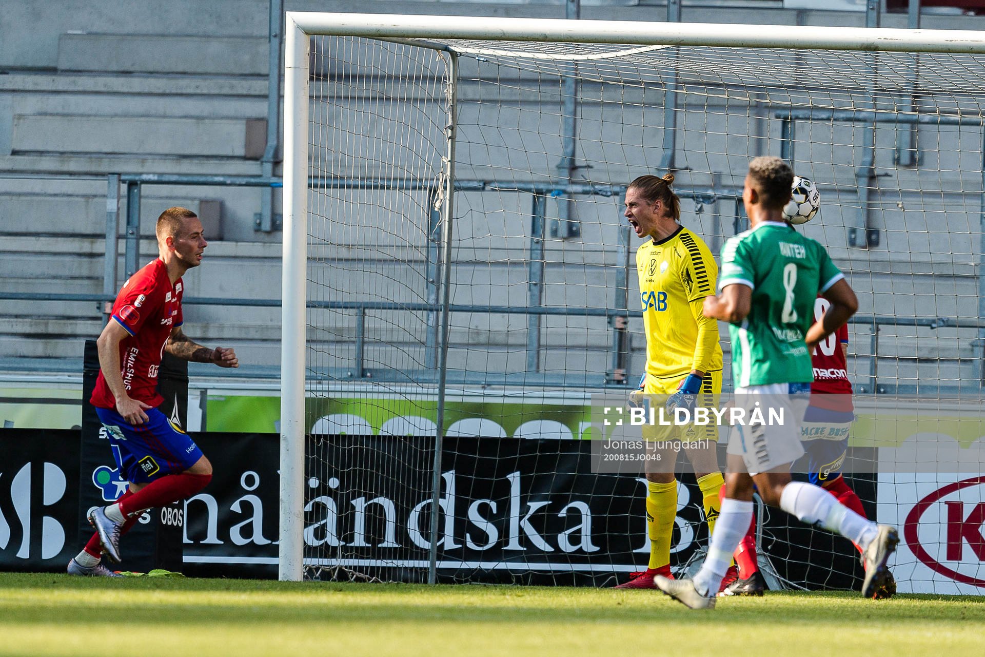 Östers Petar Petrovic gör mål 1-0 och jublar. Brages