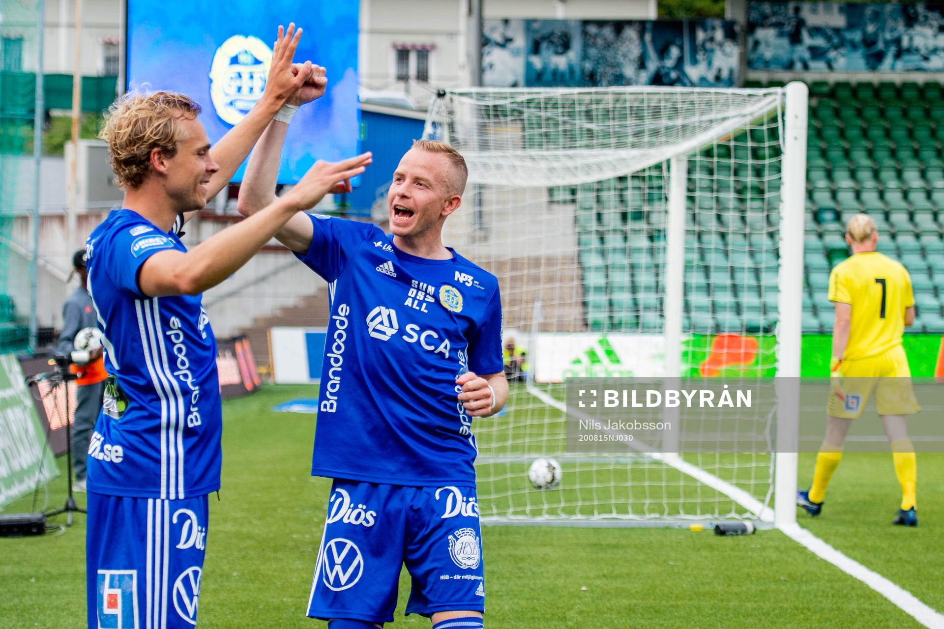 Sundsvalls Pontus Engblom och Tobias Eriksson jublar