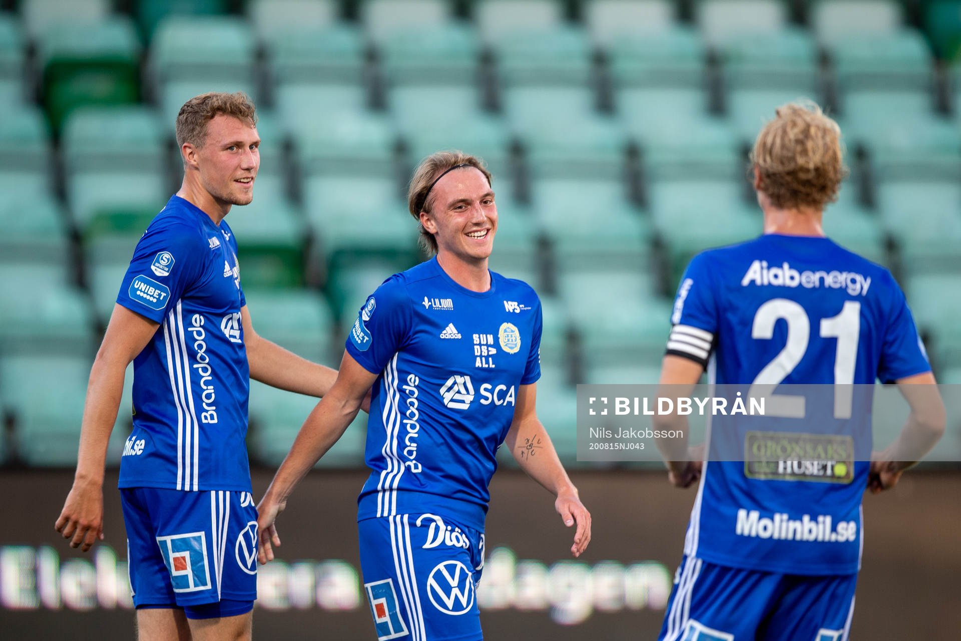 Sundsvalls Albin Ekström (m) jublar med Niklas Dahlström