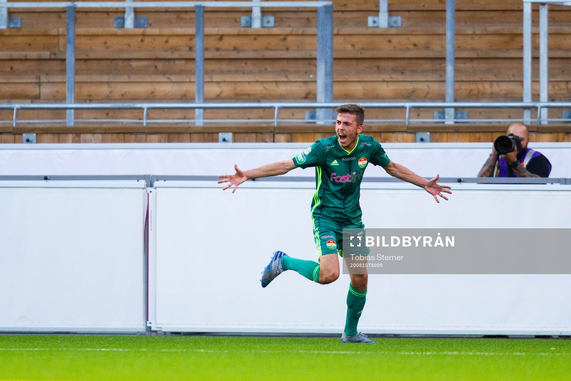 Dalkurds Patriot Sejdiu jublar efter 1-1 under fotbollsmatchen i Superettan  mellan Dalkurd och Halmstad den 15 augusti 2020 i Uppsala.